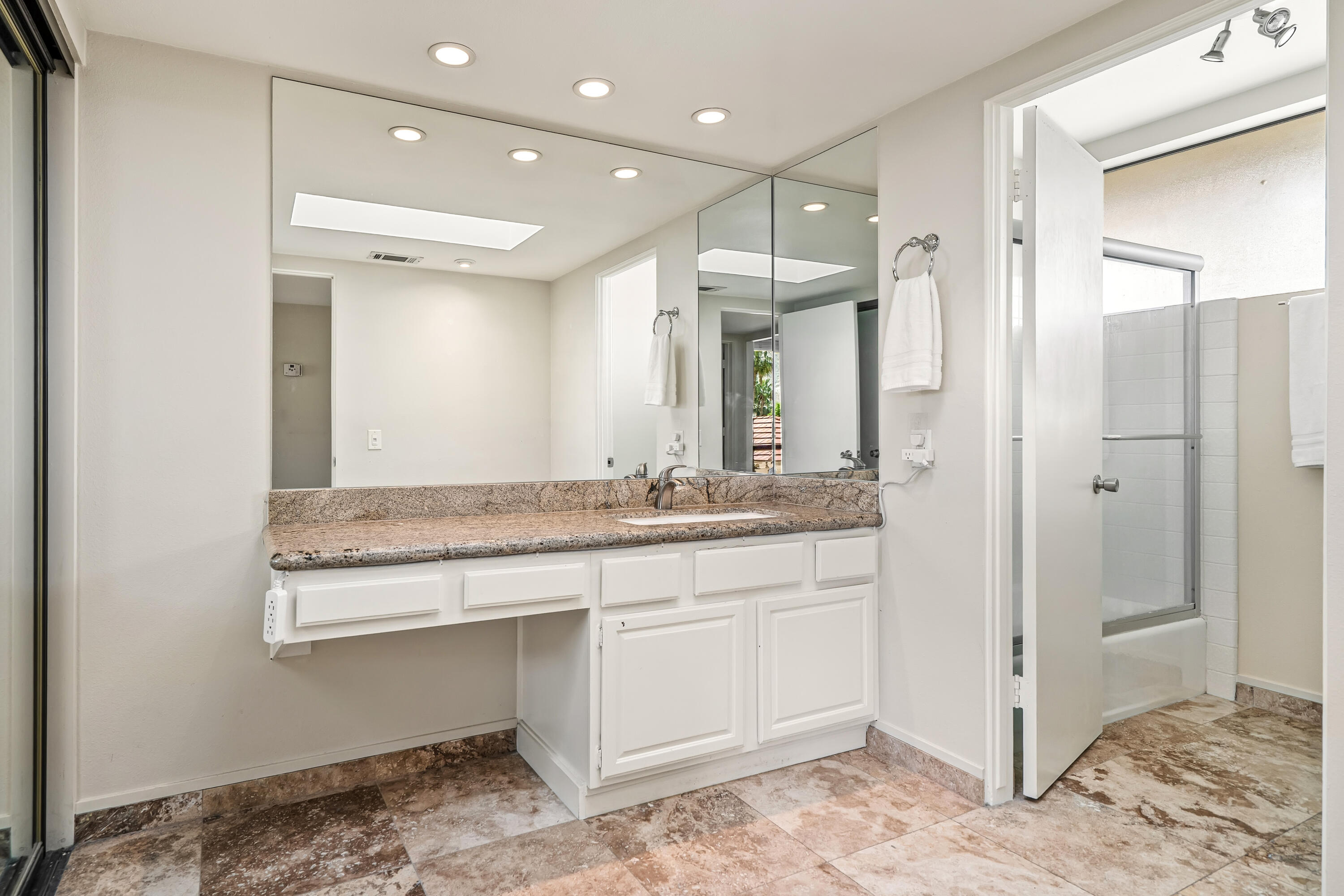 2501 N Indian Canyon DR Unit: 603