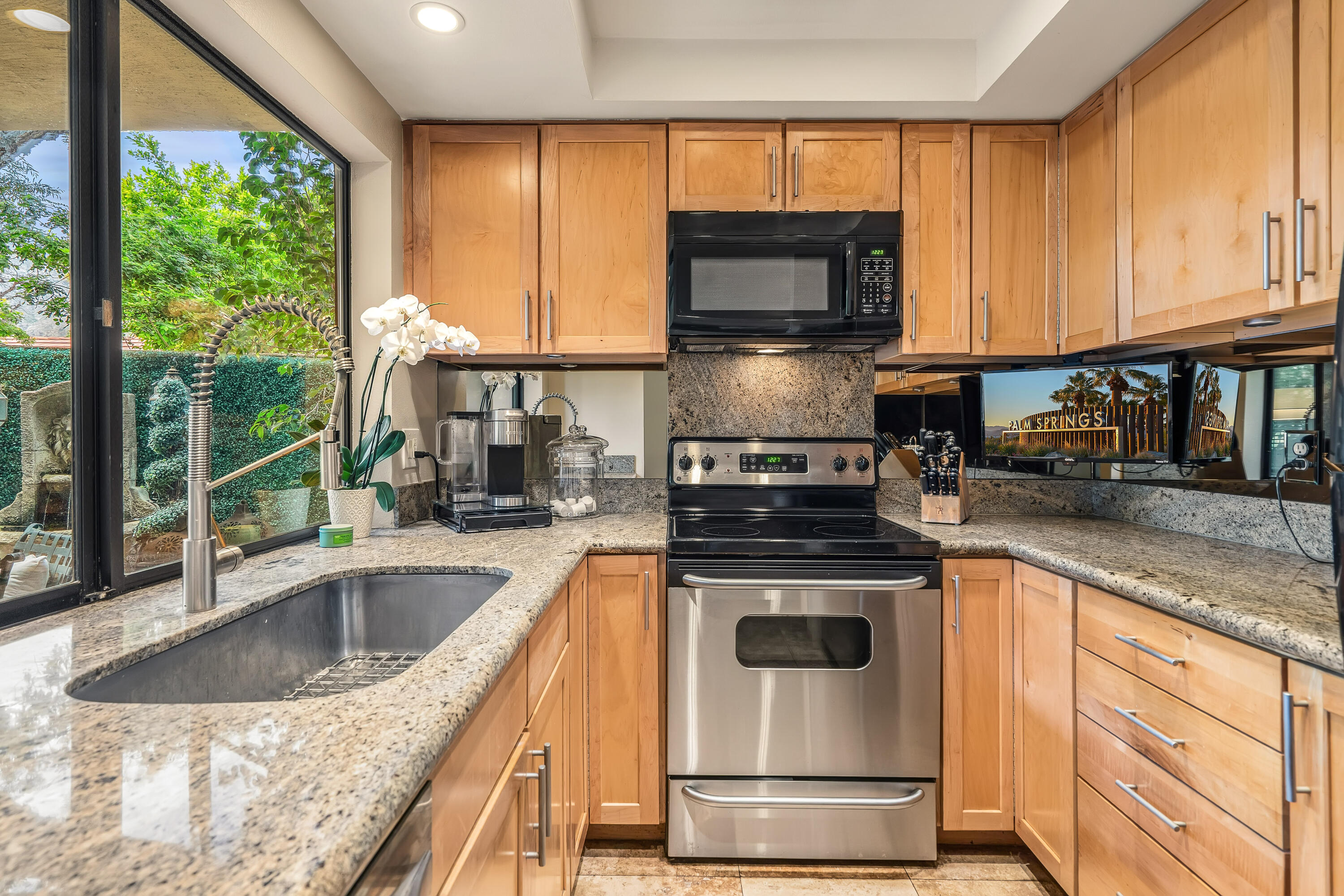 2501 N Indian Canyon DR Unit: 603