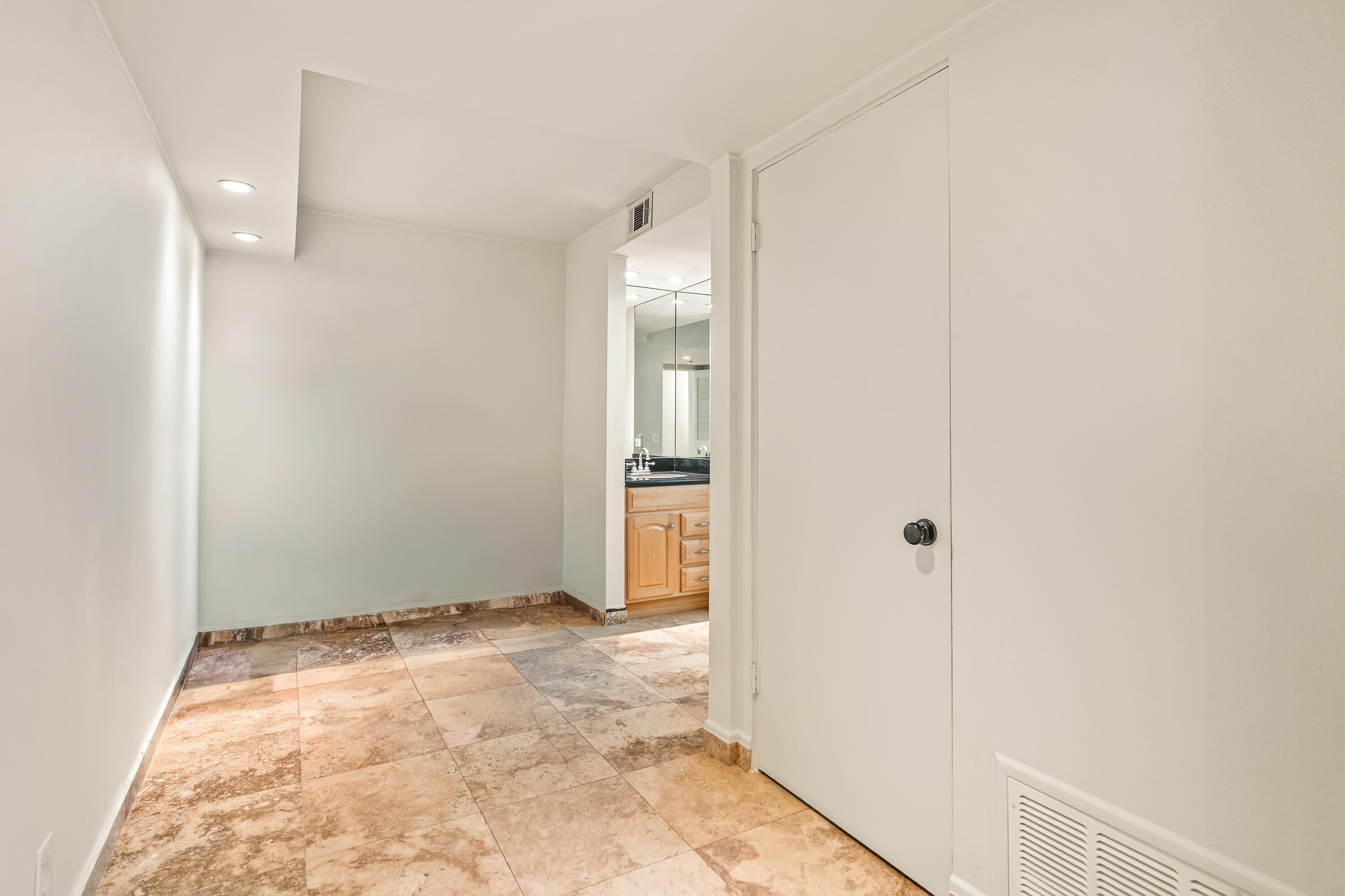 2501 N Indian Canyon DR Unit: 603