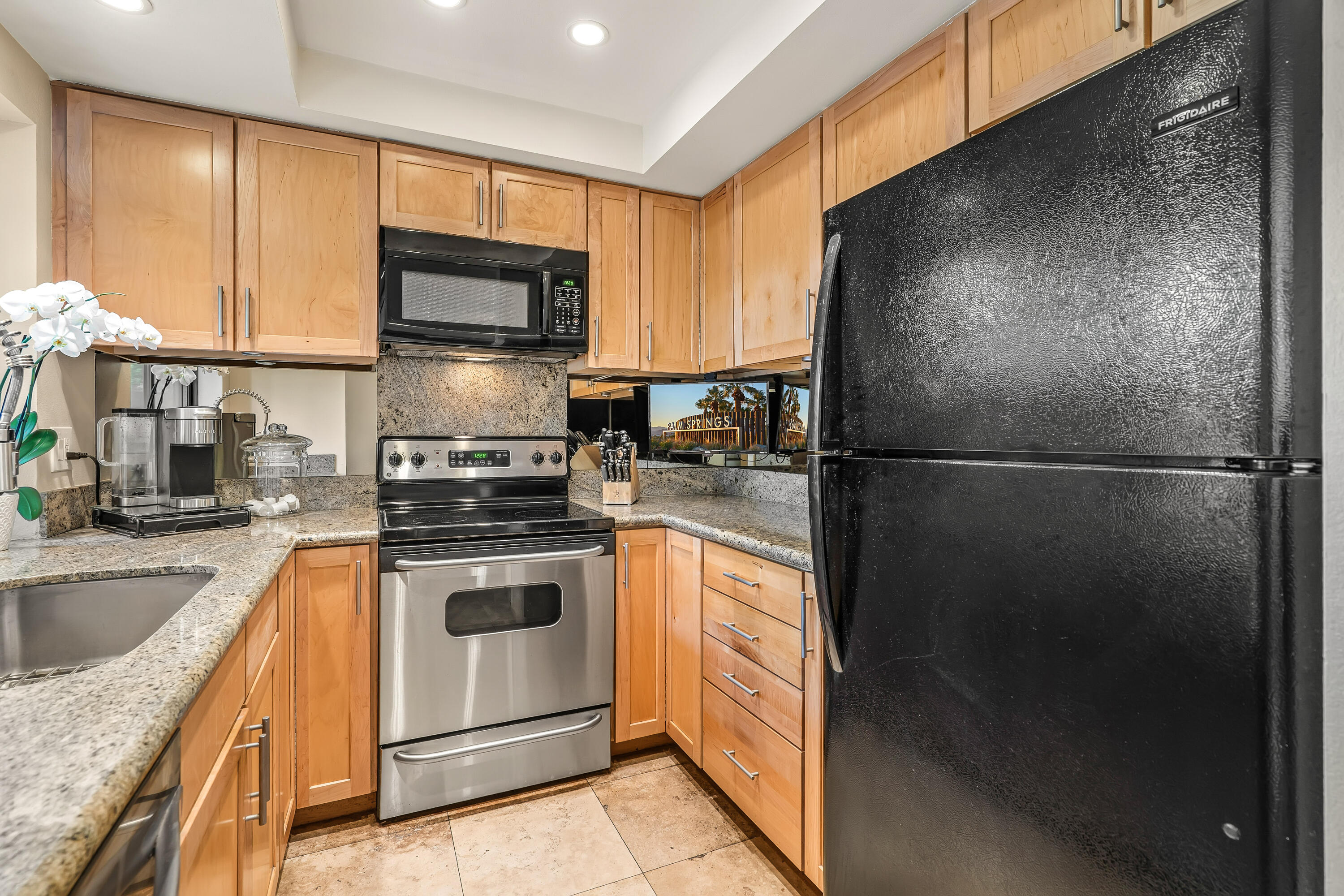 2501 N Indian Canyon DR Unit: 603