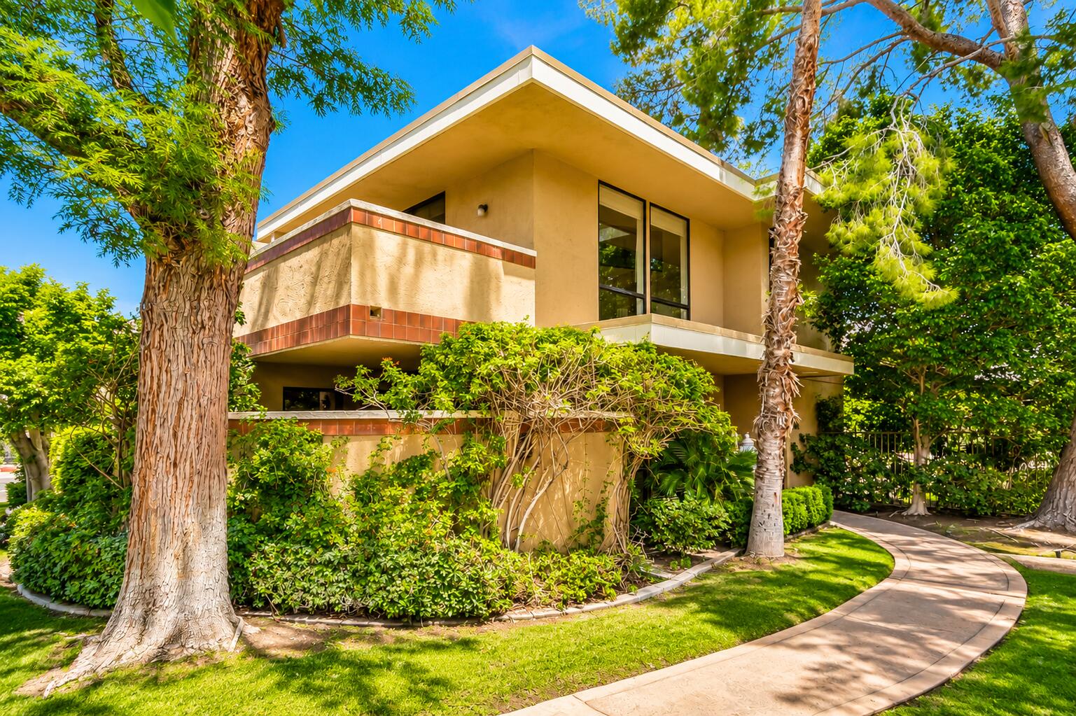 2501 N Indian Canyon DR Unit: 603