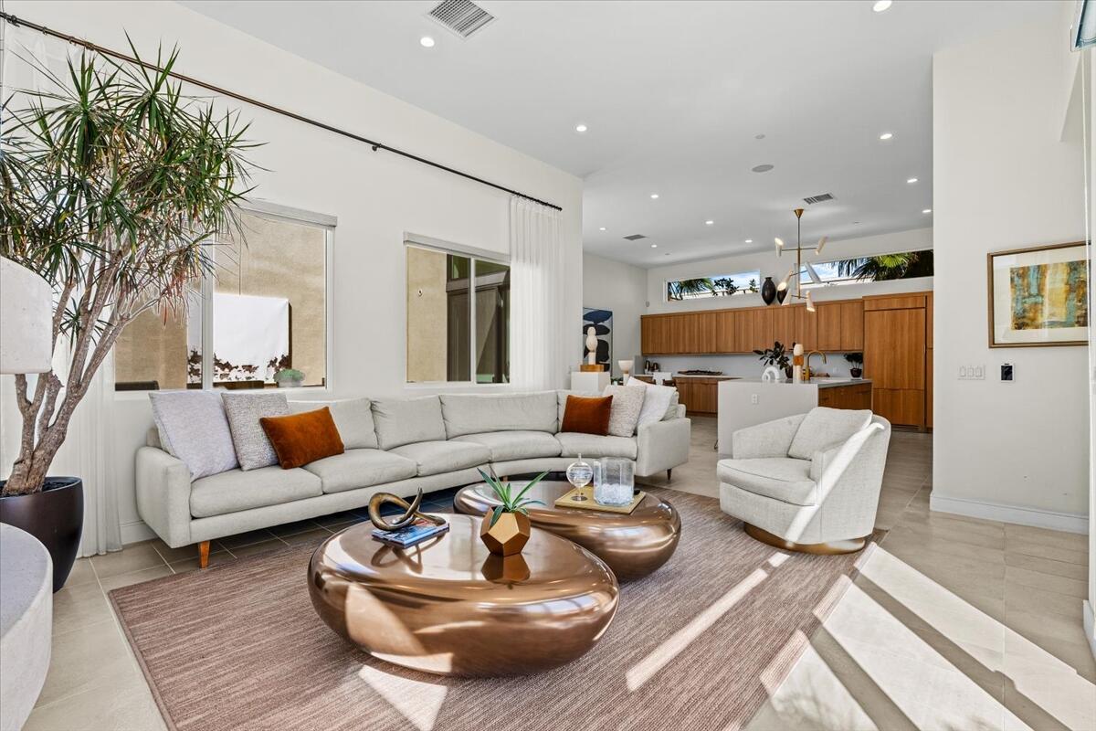 446 Fountain DR