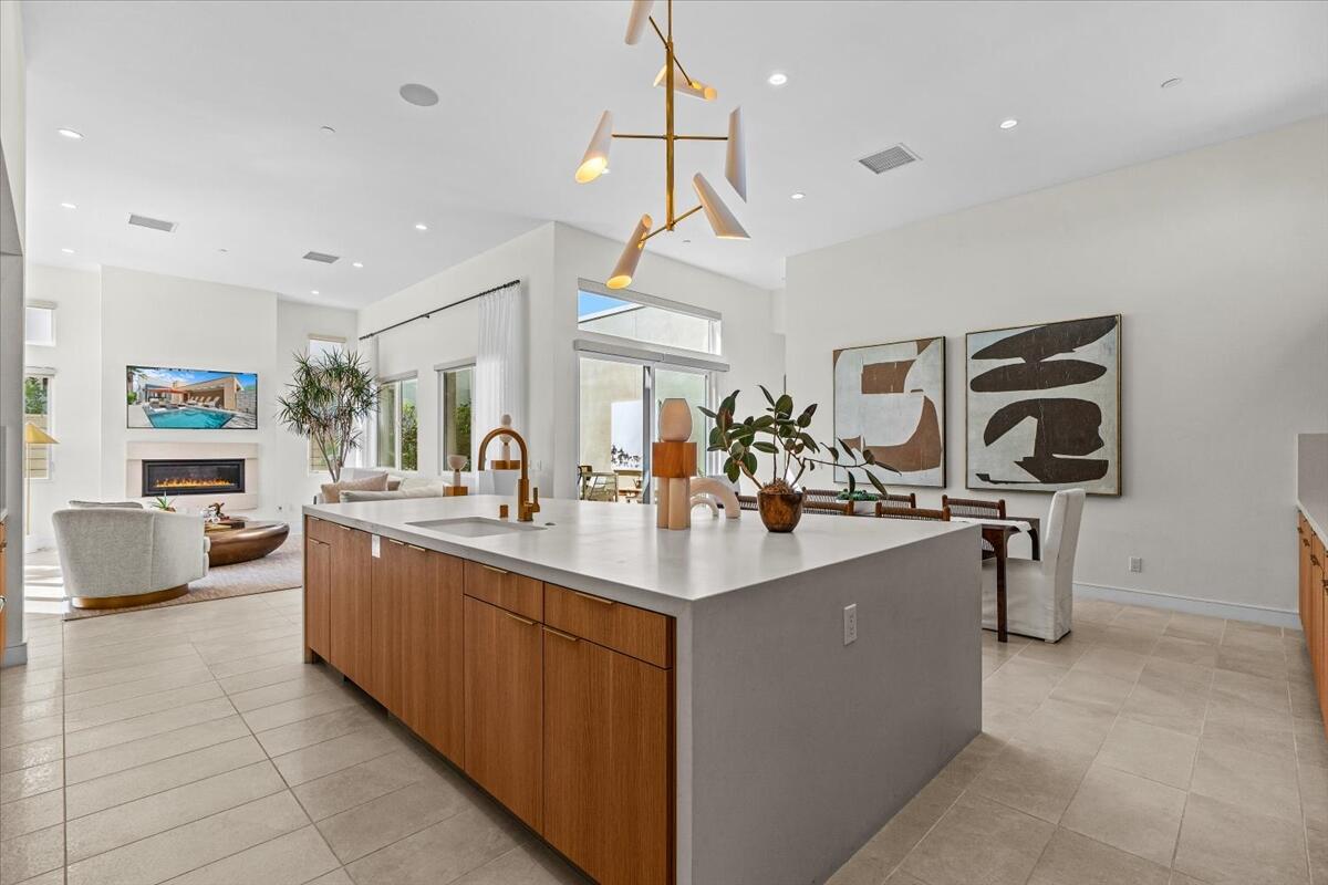 446 Fountain DR