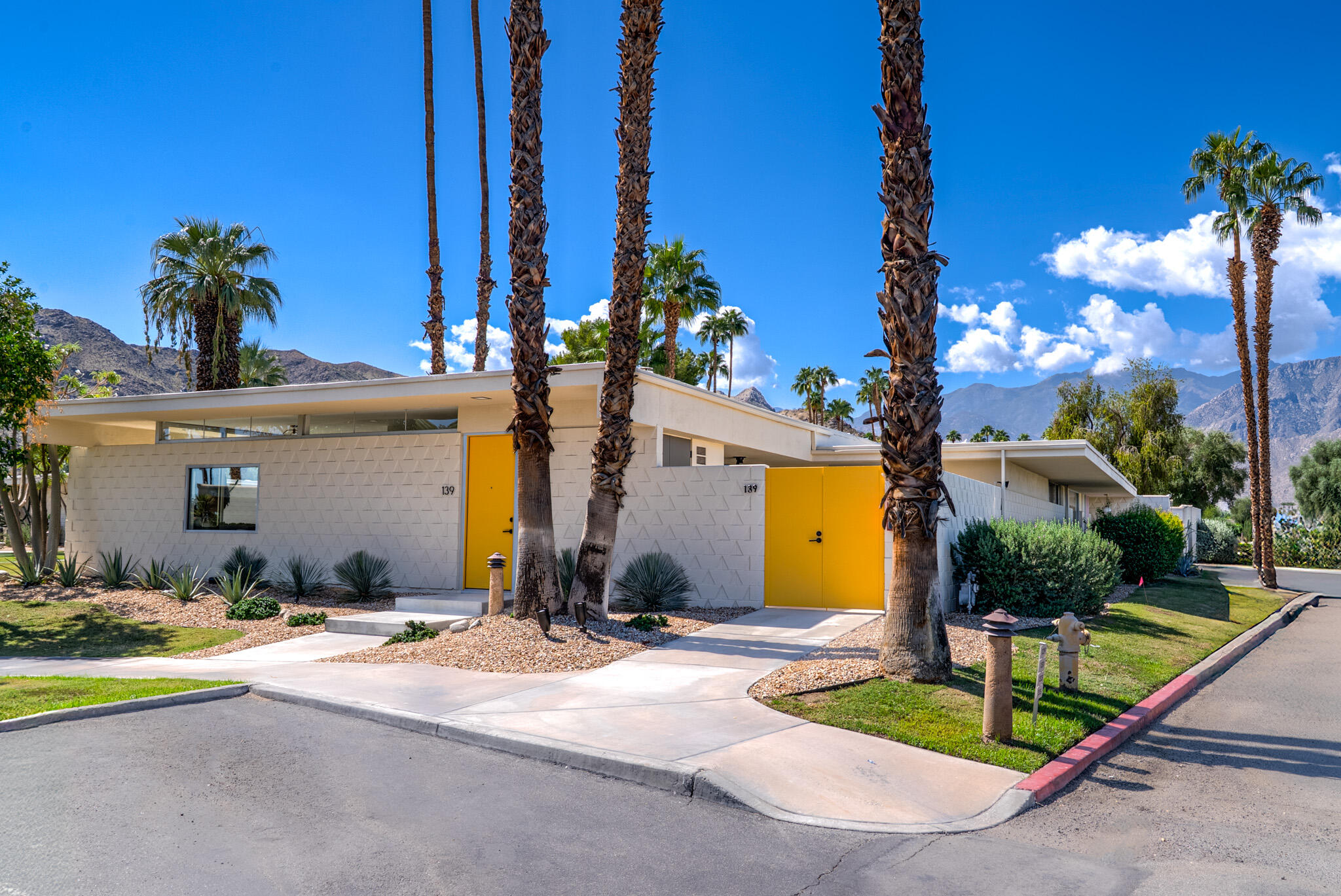 139 Desert Lakes DR