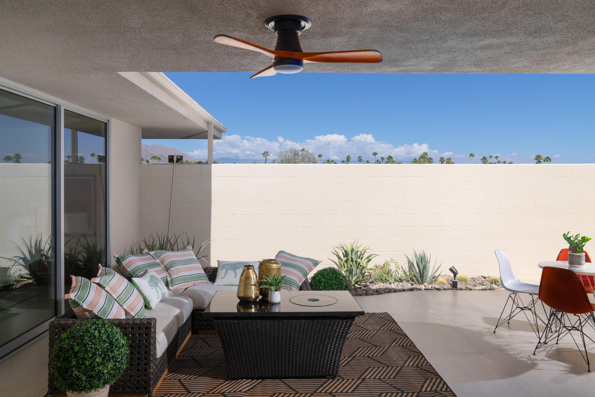 139 Desert Lakes DR