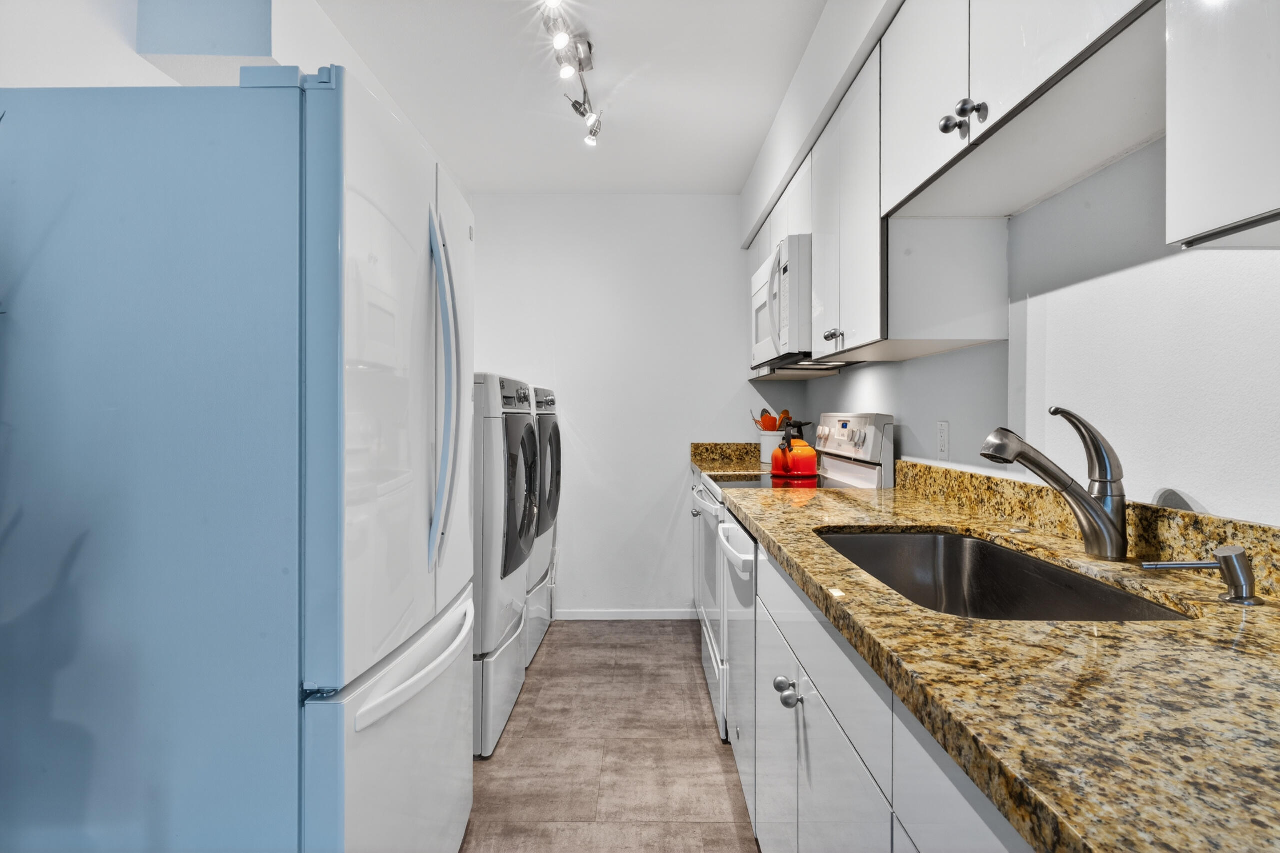 1150 E Amado RD Unit: 8c2