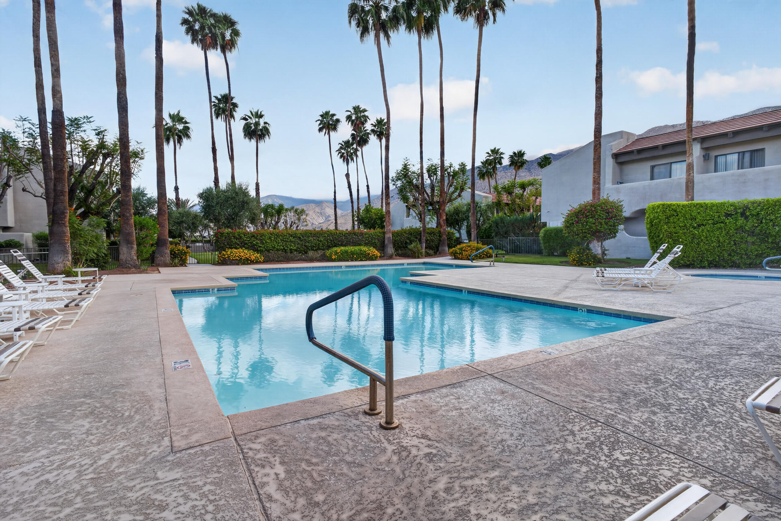 1150 E Amado RD Unit: 8c2