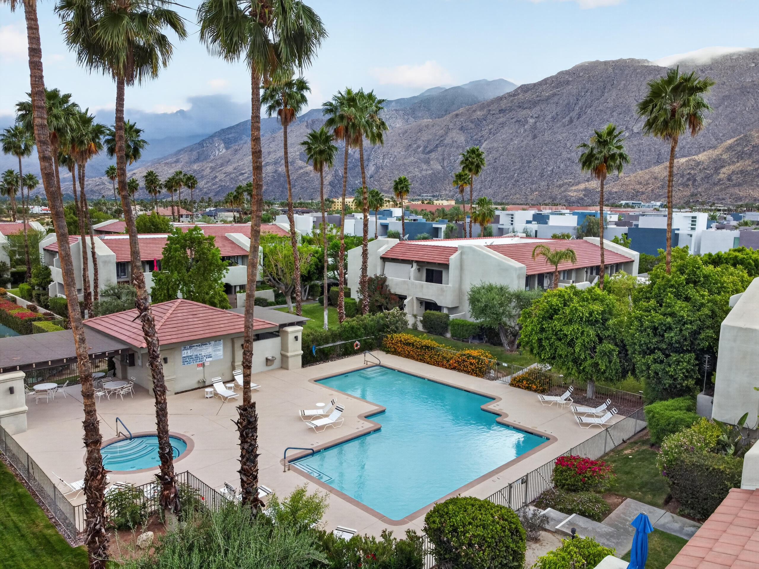 1150 E Amado RD Unit: 8c2