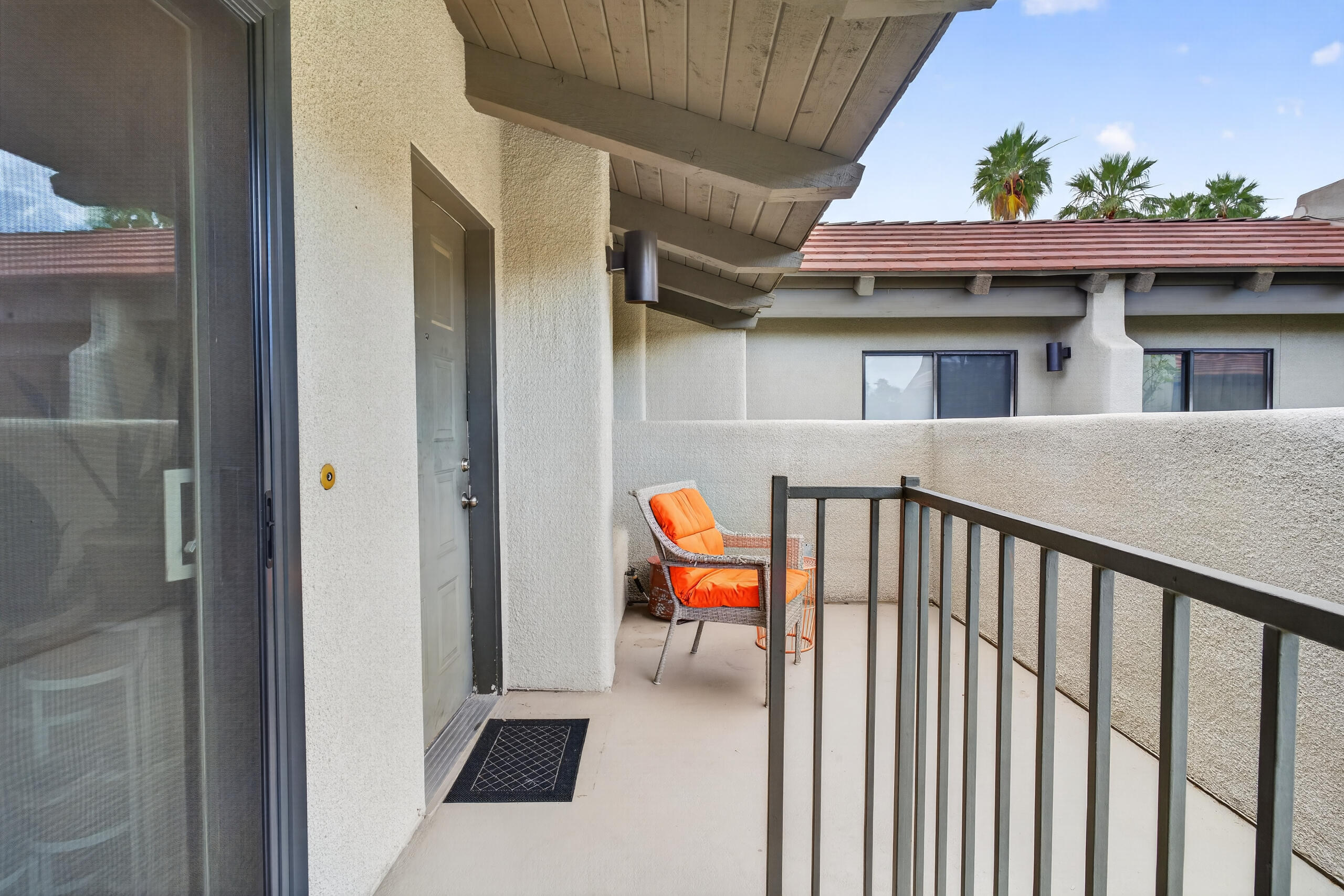 1150 E Amado RD Unit: 8c2
