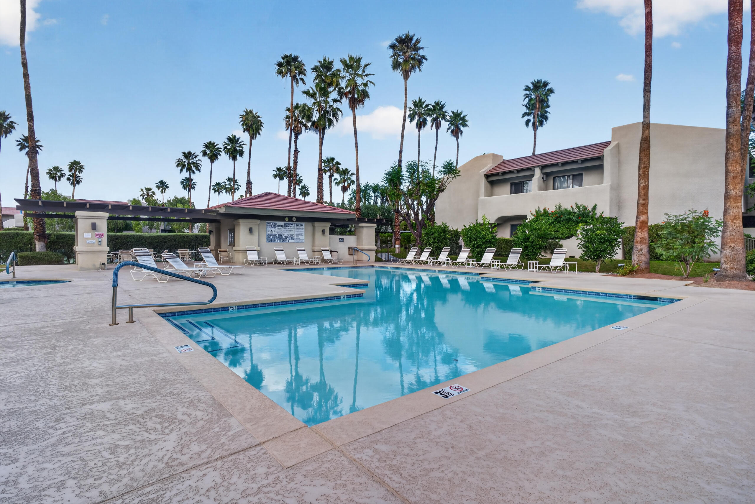 1150 E Amado RD Unit: 8c2