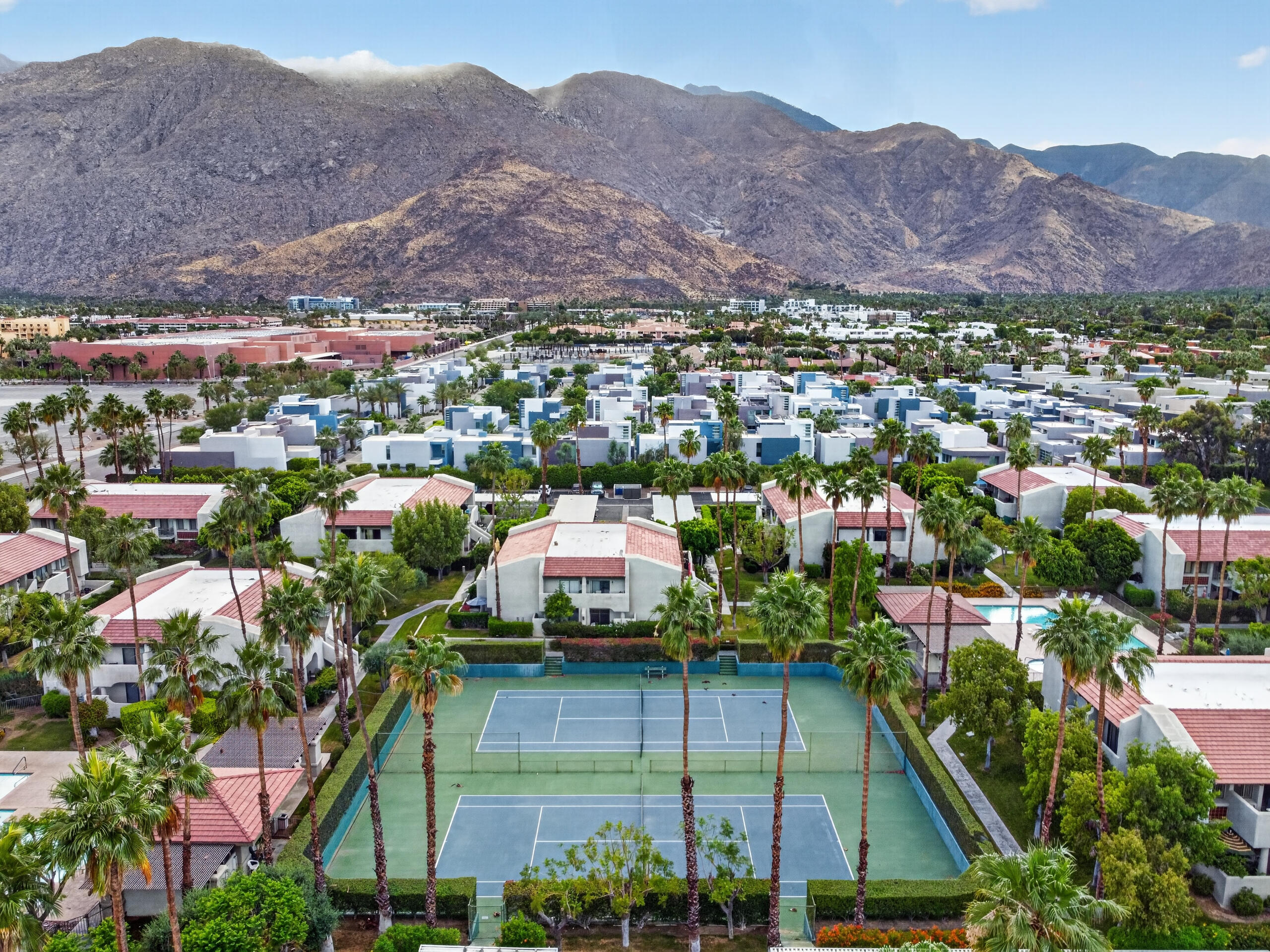 1150 E Amado RD Unit: 8c2