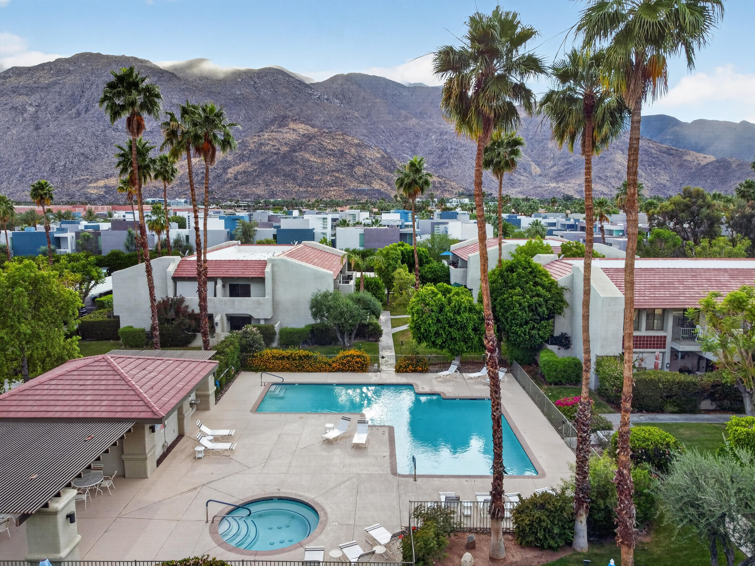 1150 E Amado RD Unit: 8c2