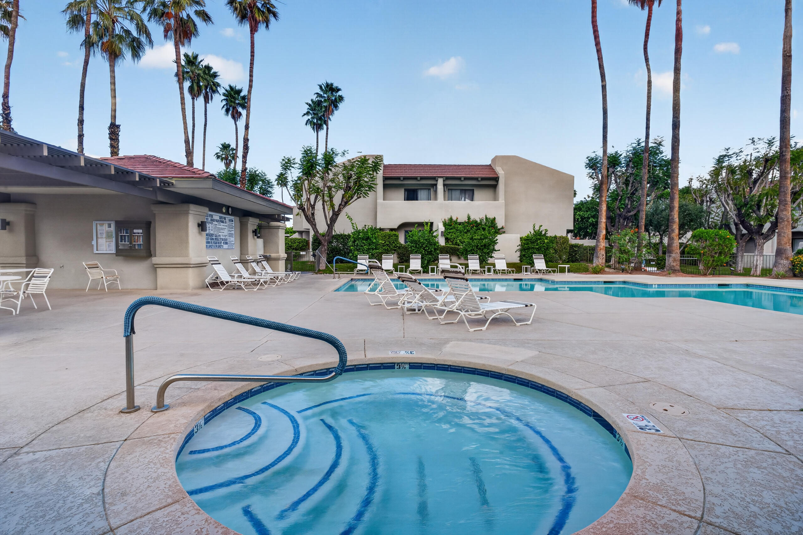 1150 E Amado RD Unit: 8c2