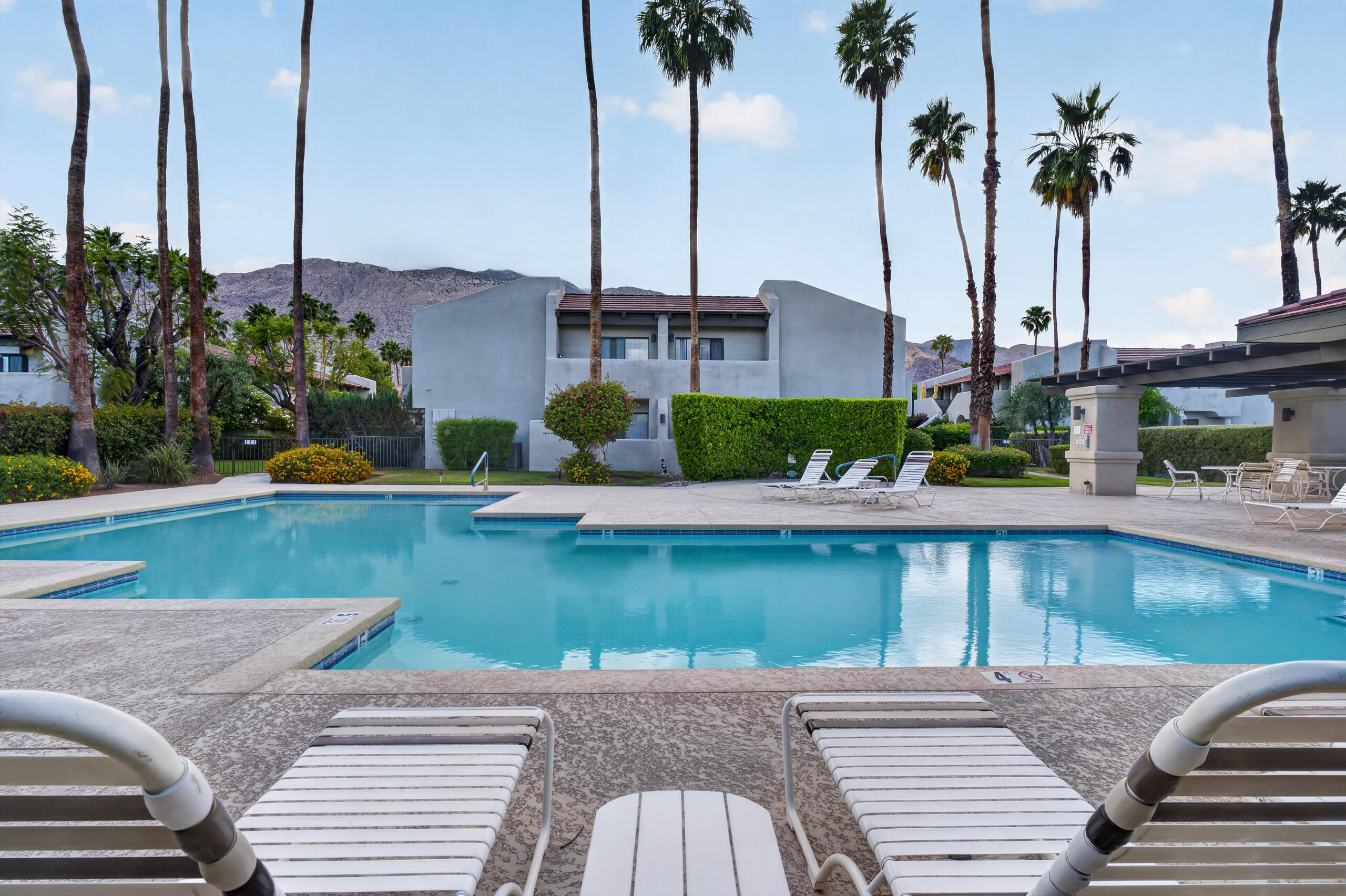 1150 E Amado RD Unit: 8c2