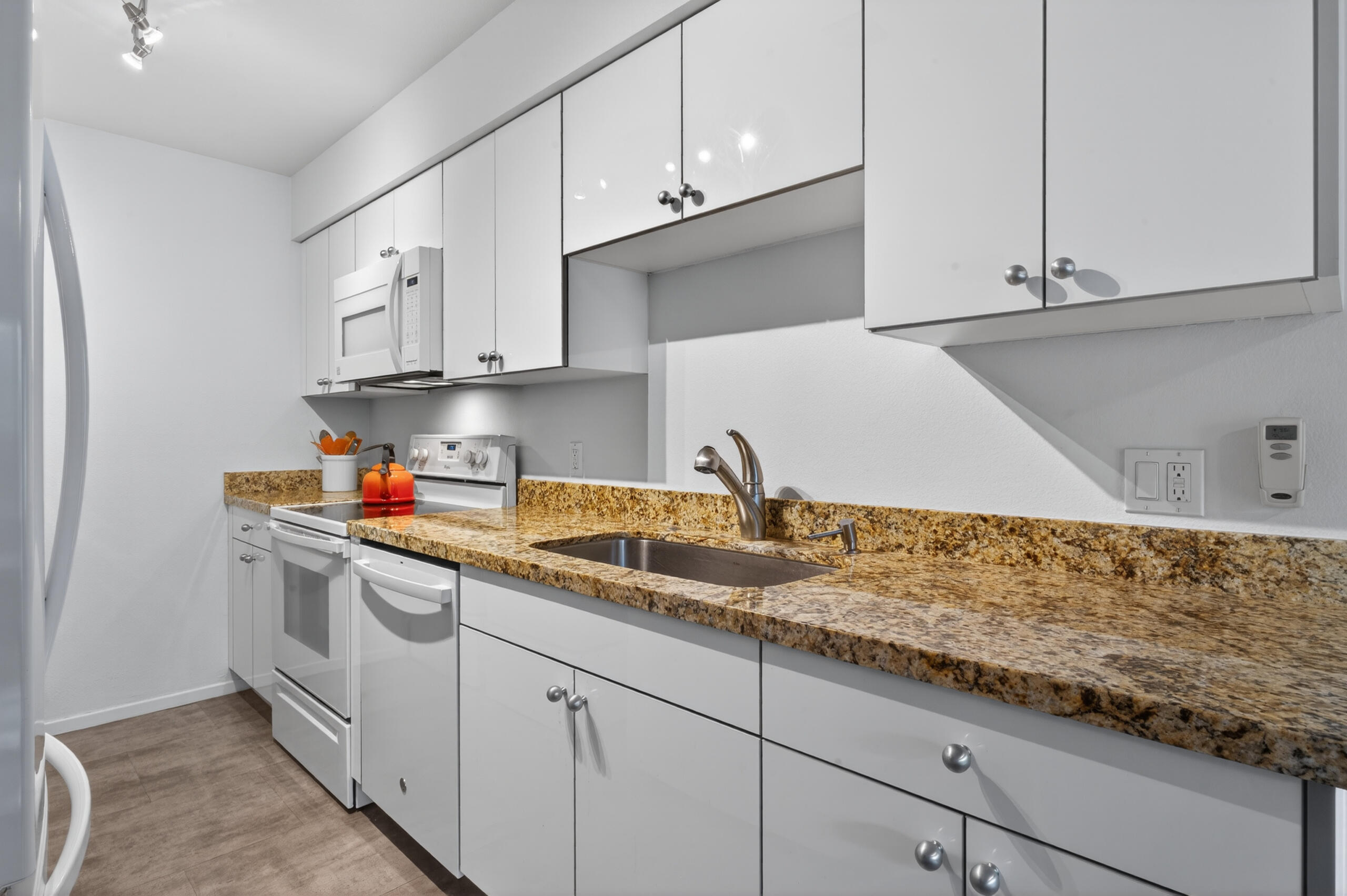 1150 E Amado RD Unit: 8c2