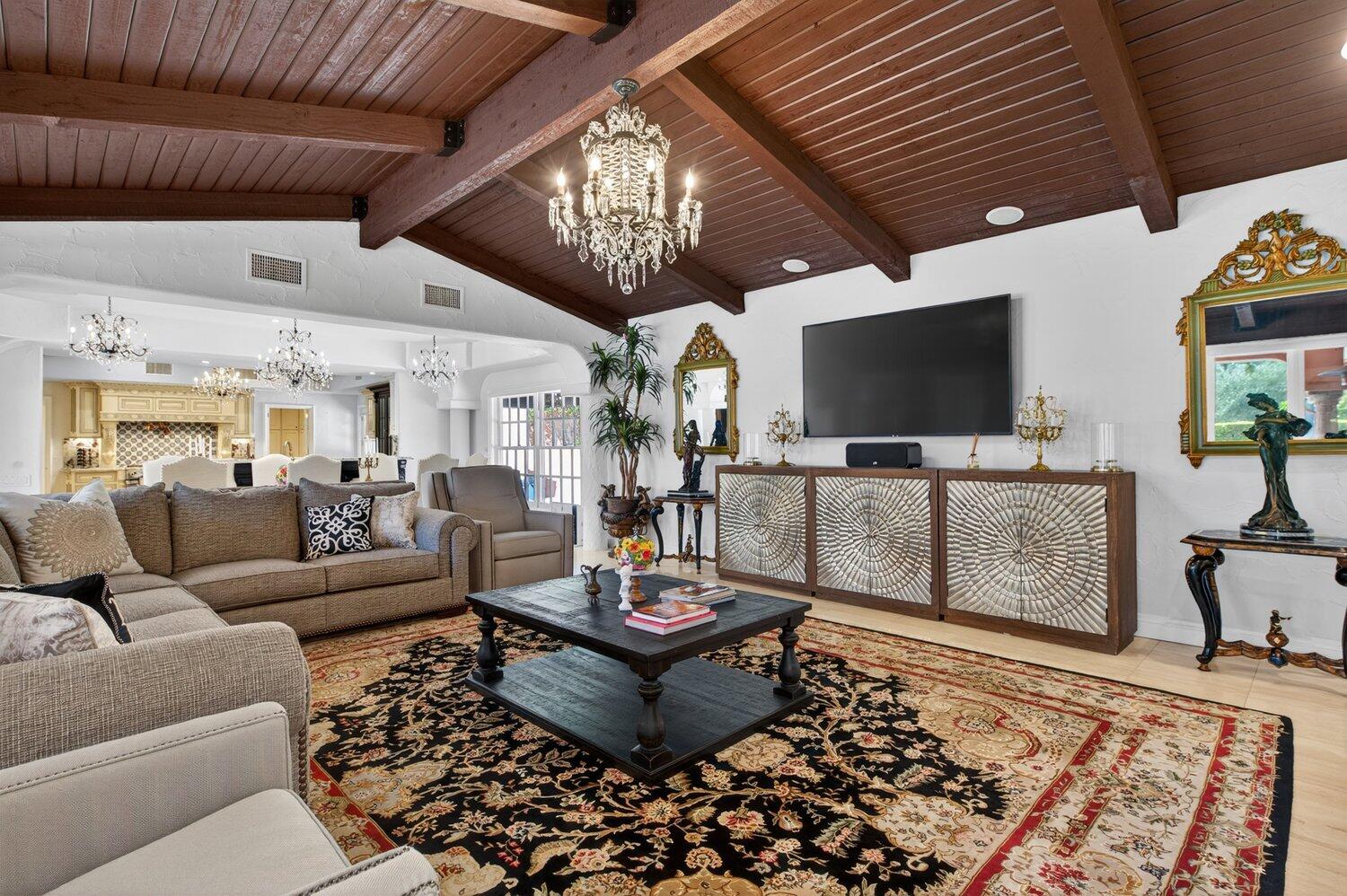 1677 Hillview CV