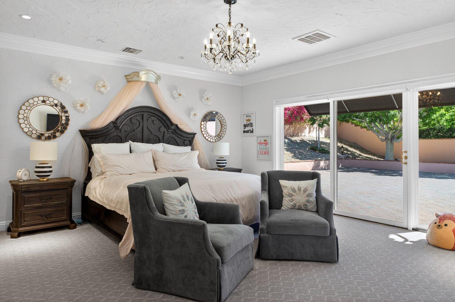 1677 Hillview CV