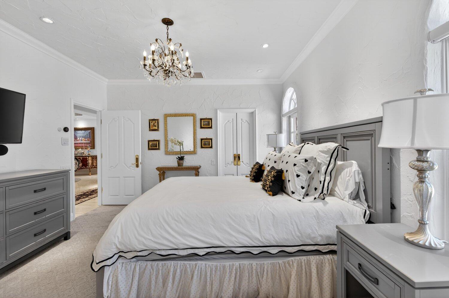 1677 Hillview CV