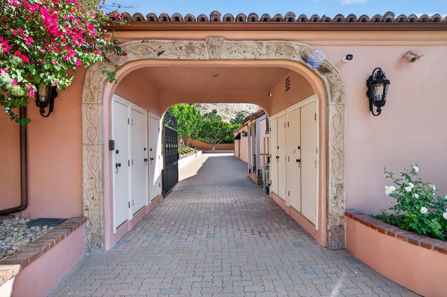 1677 Hillview CV