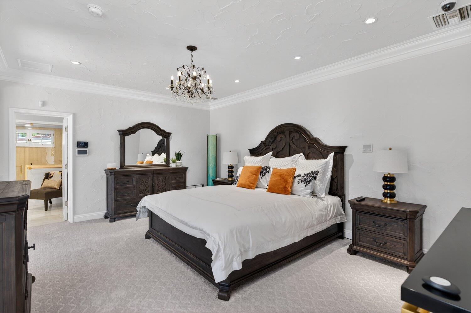 1677 Hillview CV