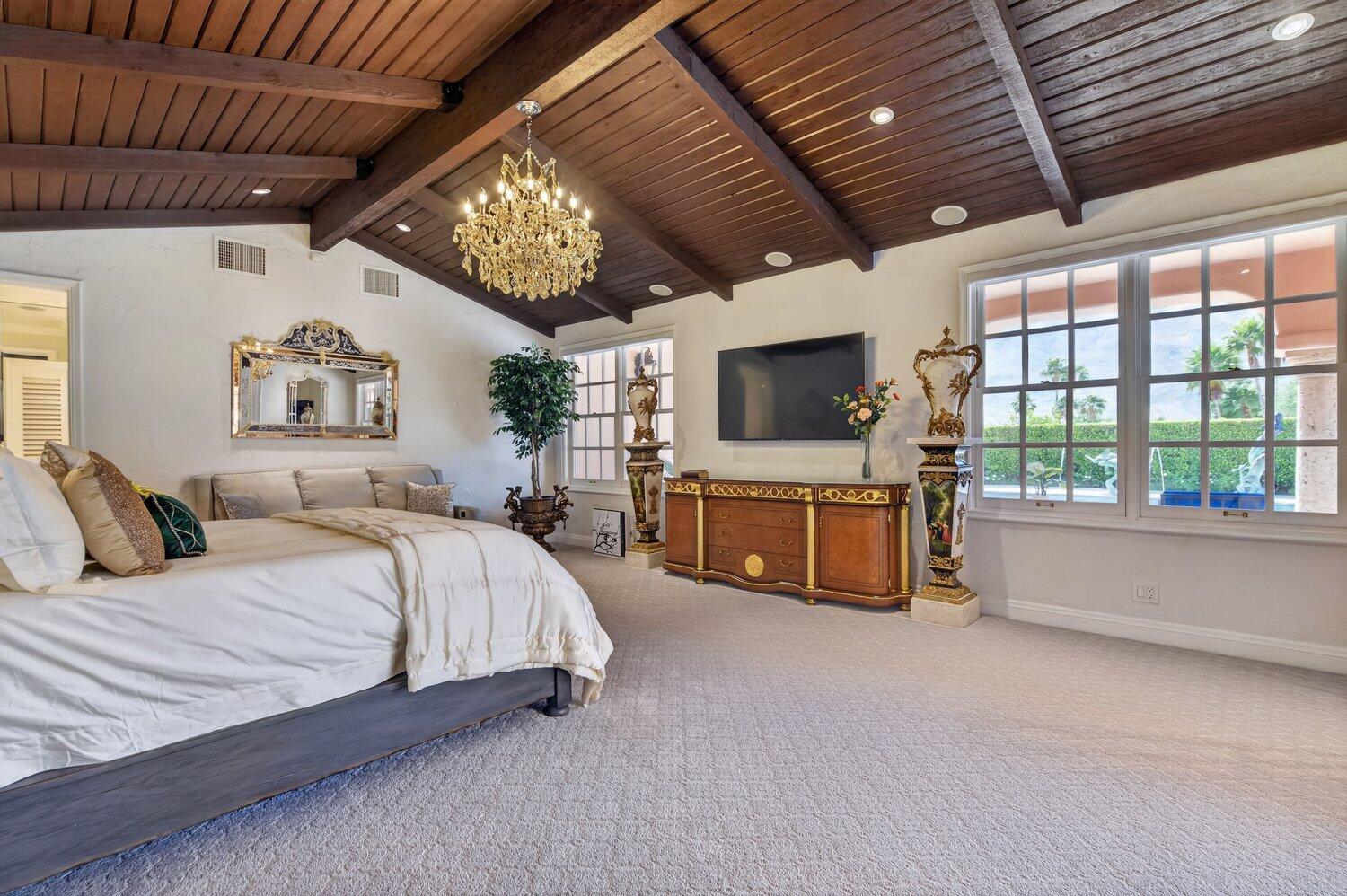 1677 Hillview CV