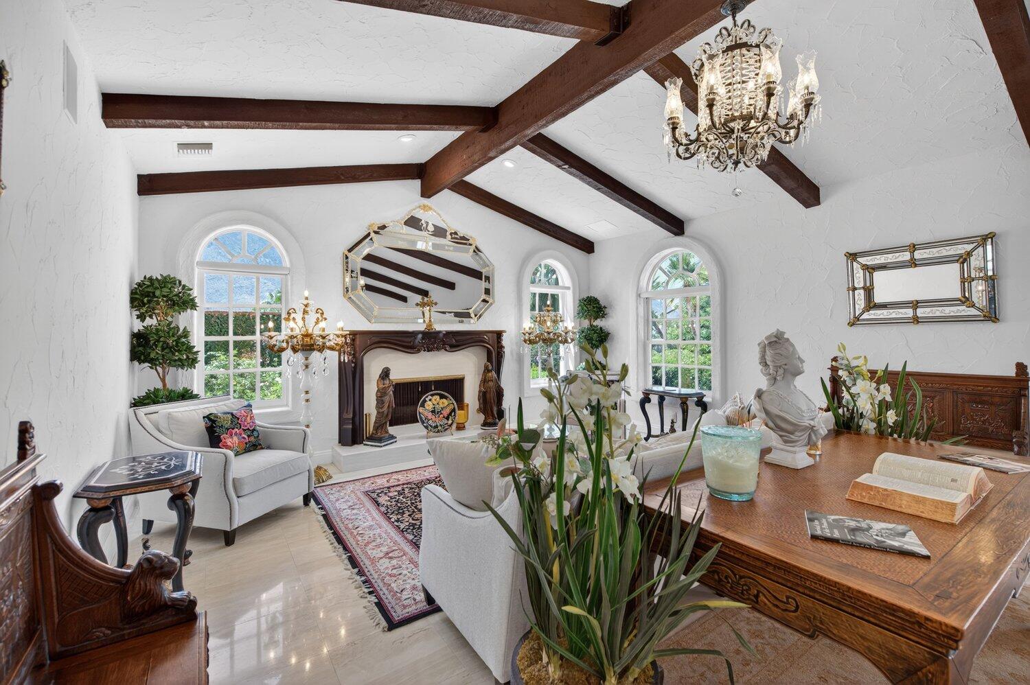 1677 Hillview CV