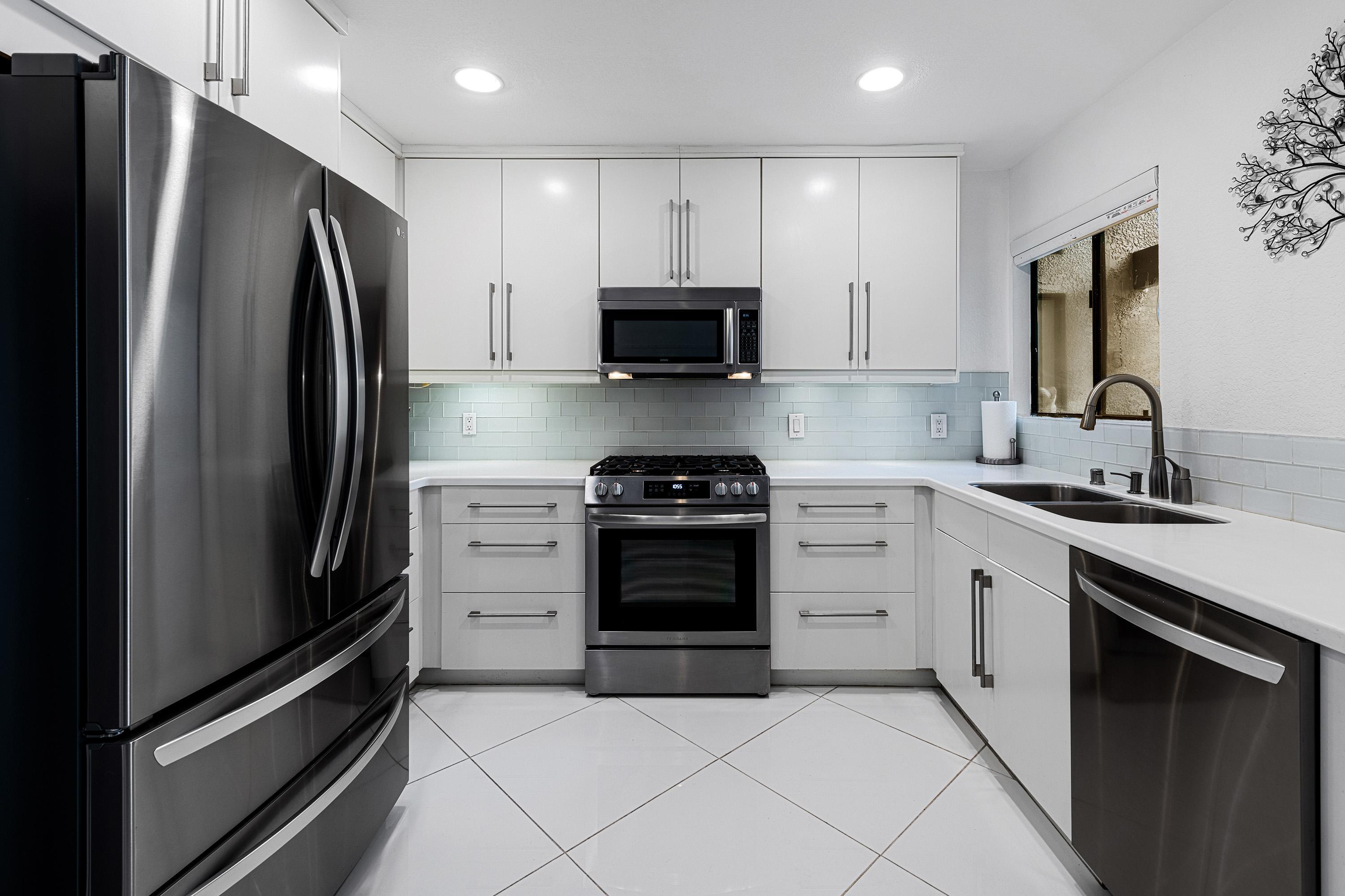 2601 S Broadmoor Unit: 24