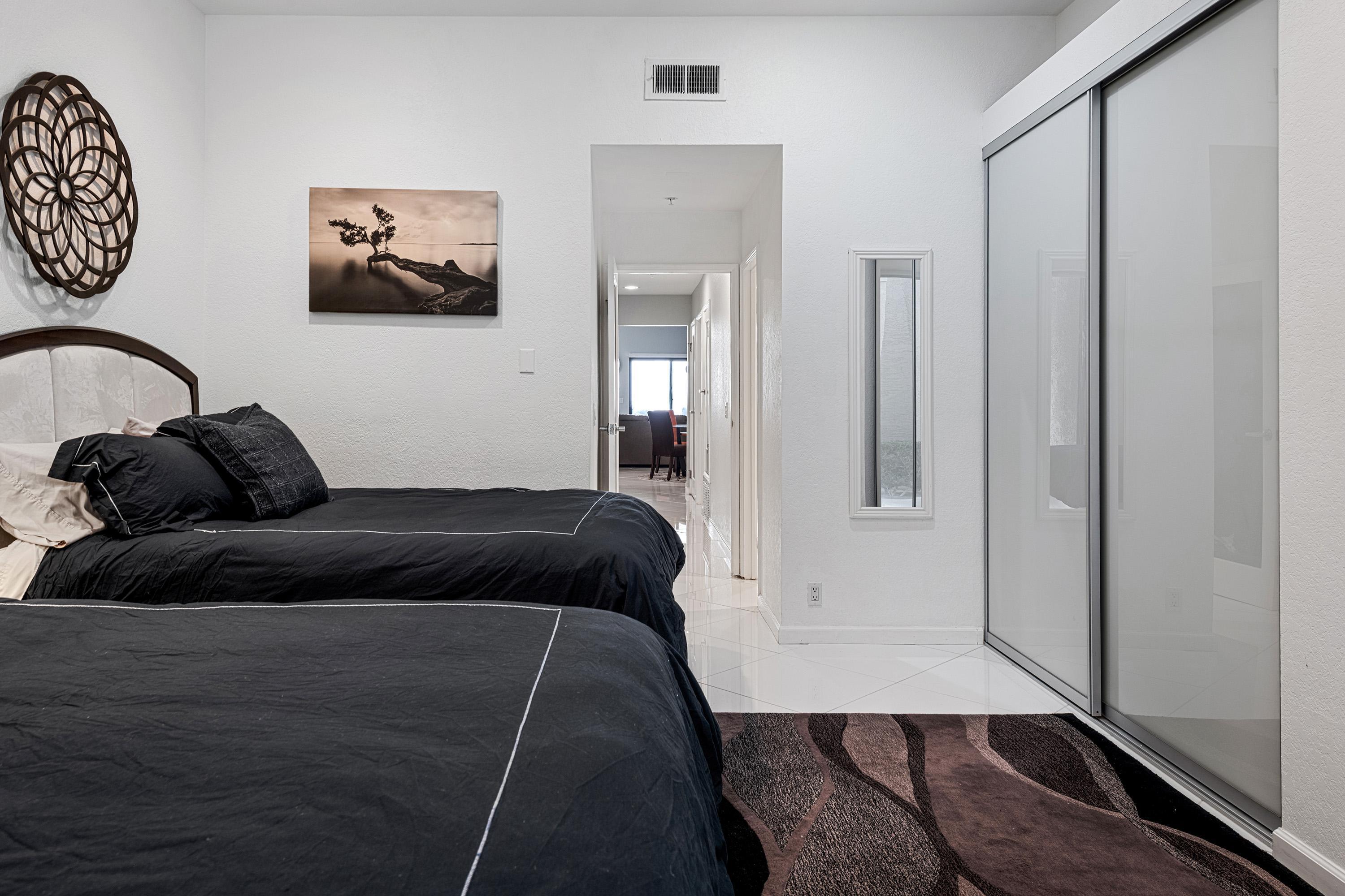 2601 S Broadmoor Unit: 24