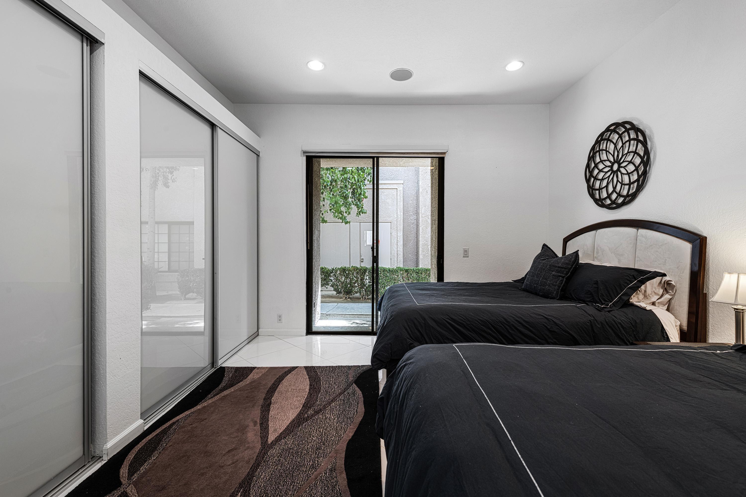 2601 S Broadmoor Unit: 24