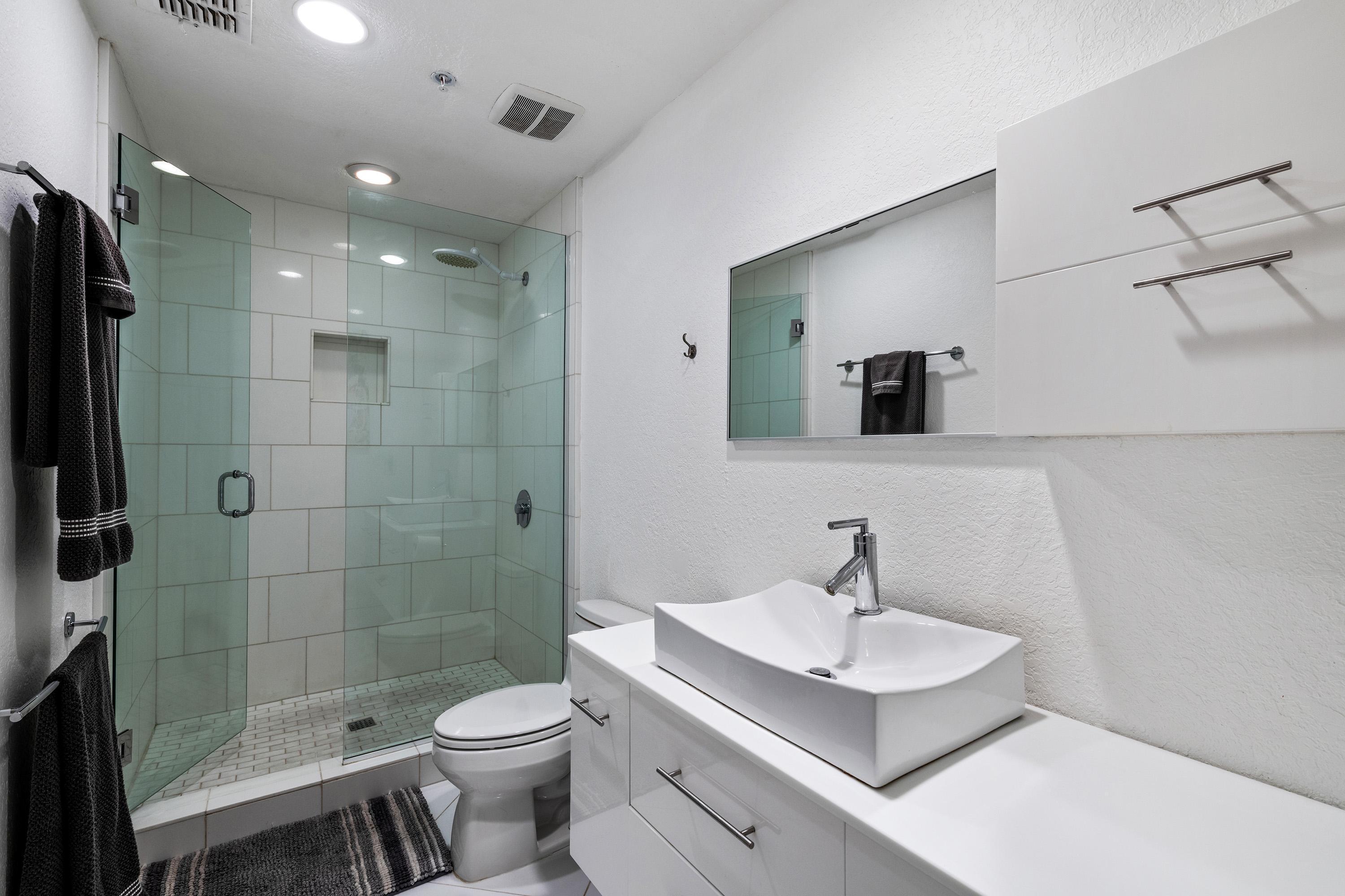 2601 S Broadmoor Unit: 24