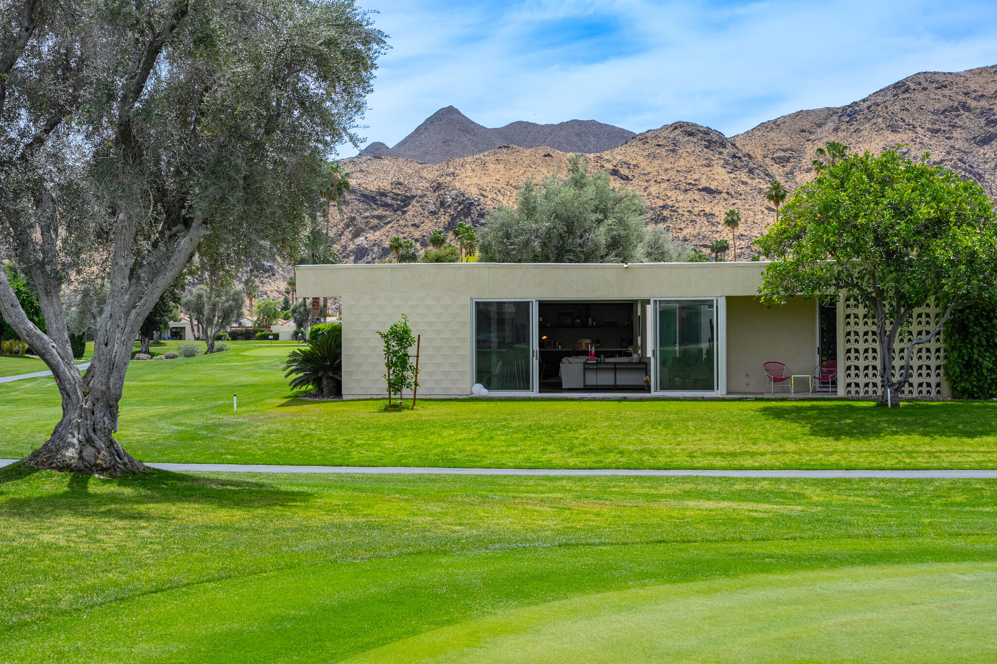 14 Lakeview CIR