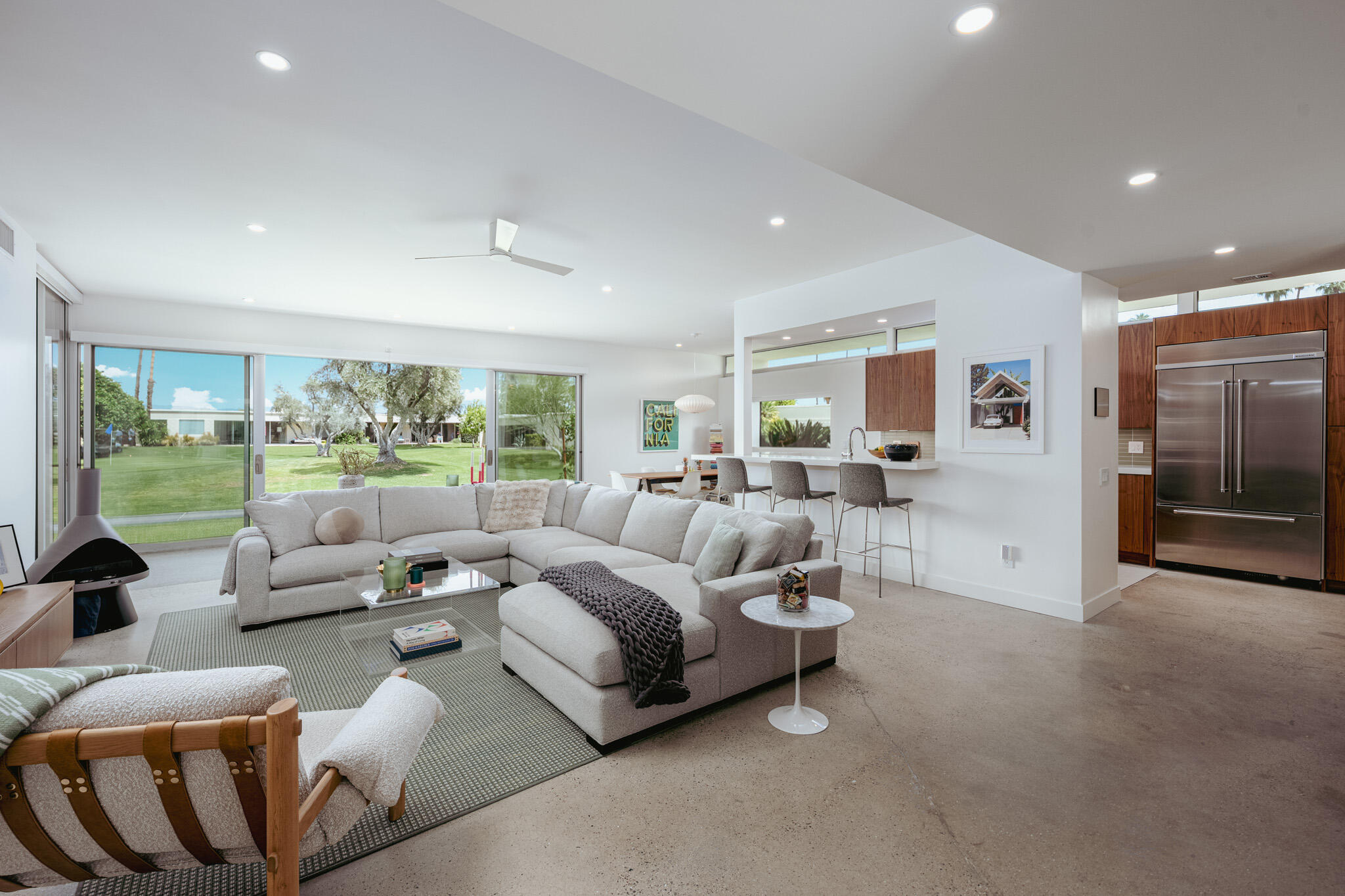 14 Lakeview CIR