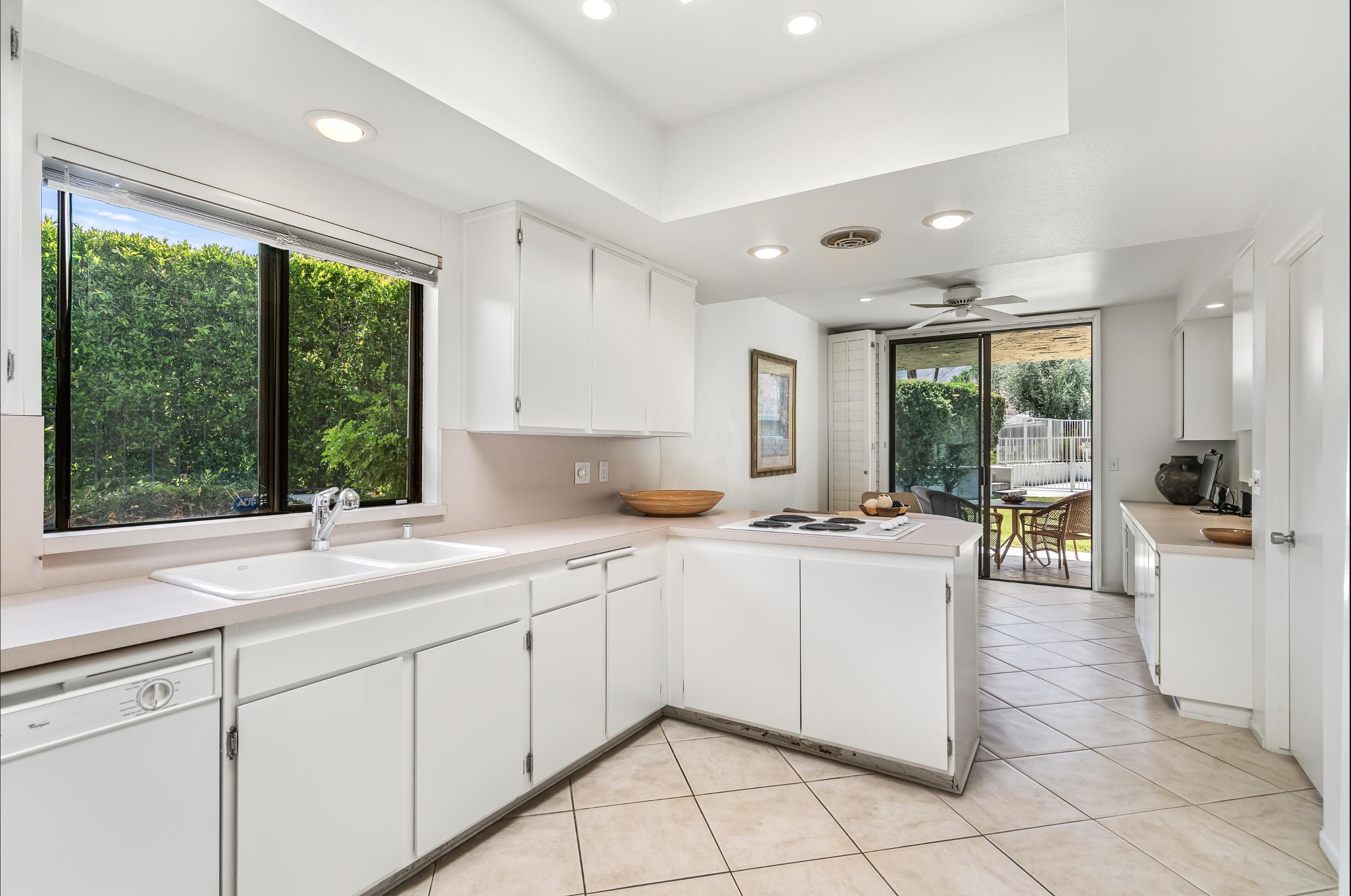 1575 Toledo CIR