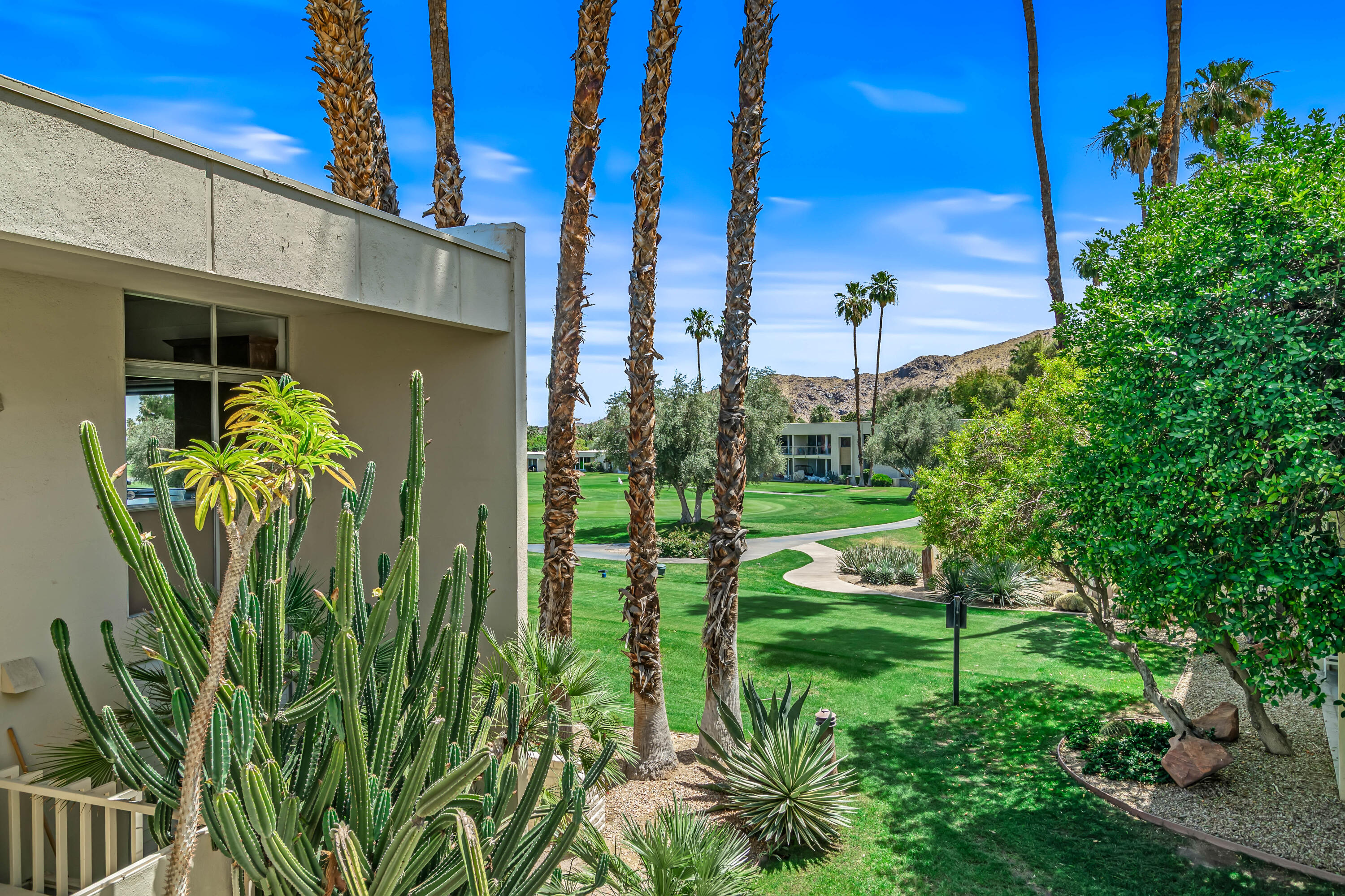 517 Desert Lakes DR