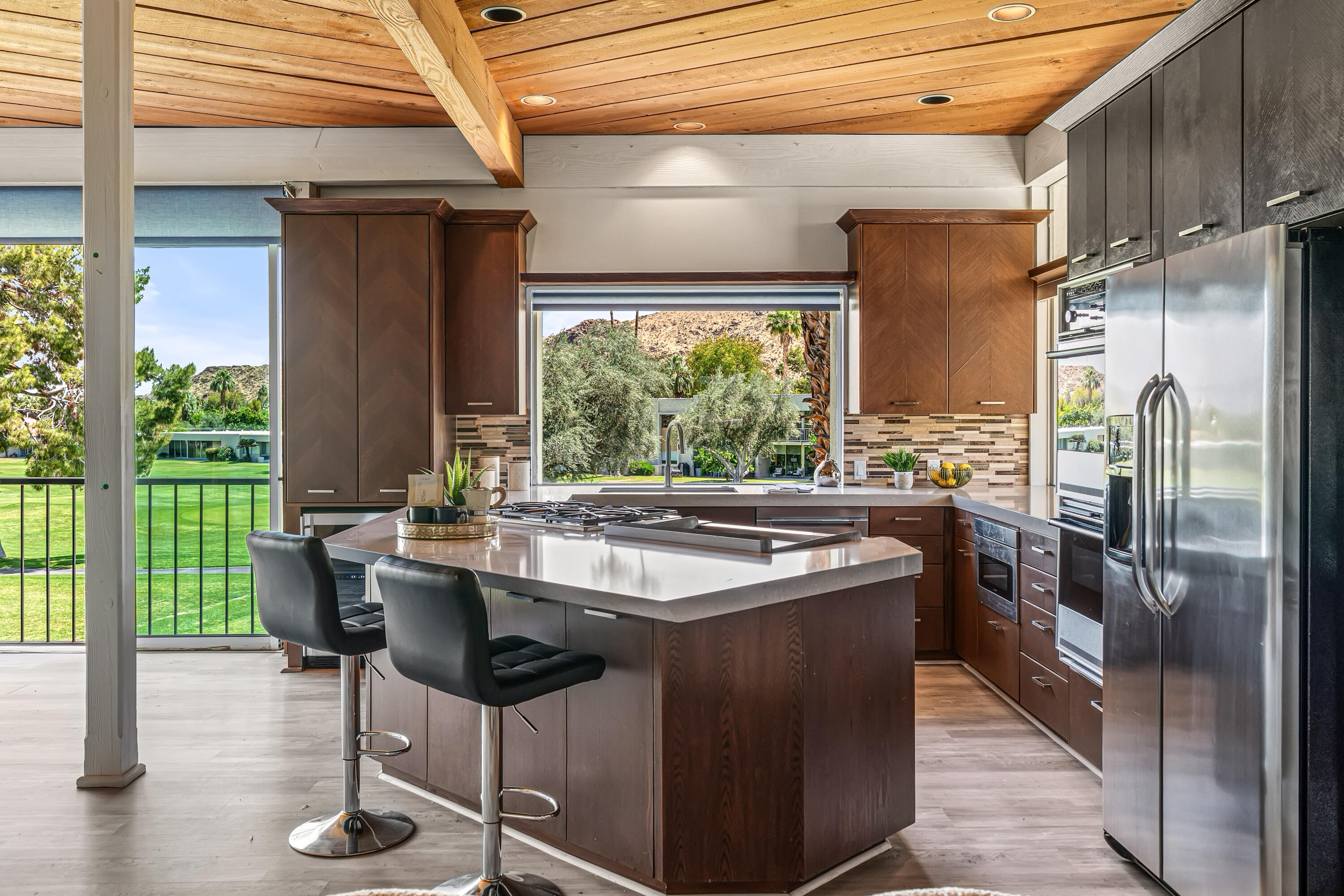 517 Desert Lakes DR