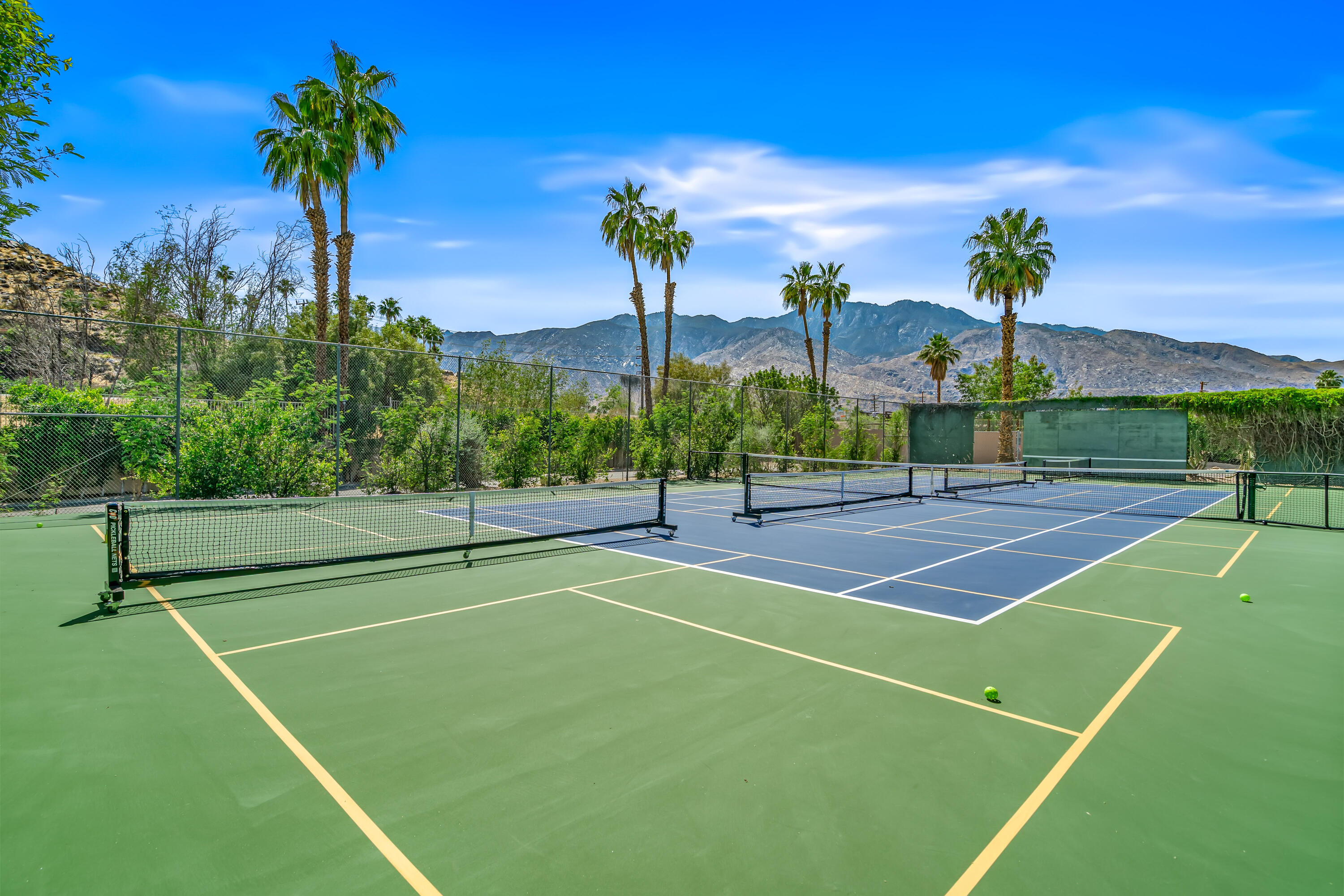 517 Desert Lakes DR