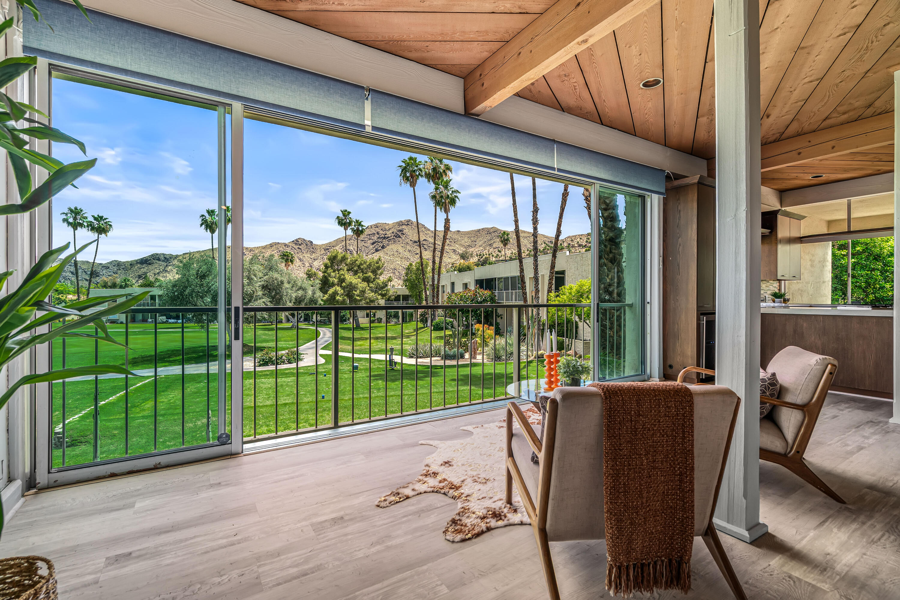 517 Desert Lakes DR