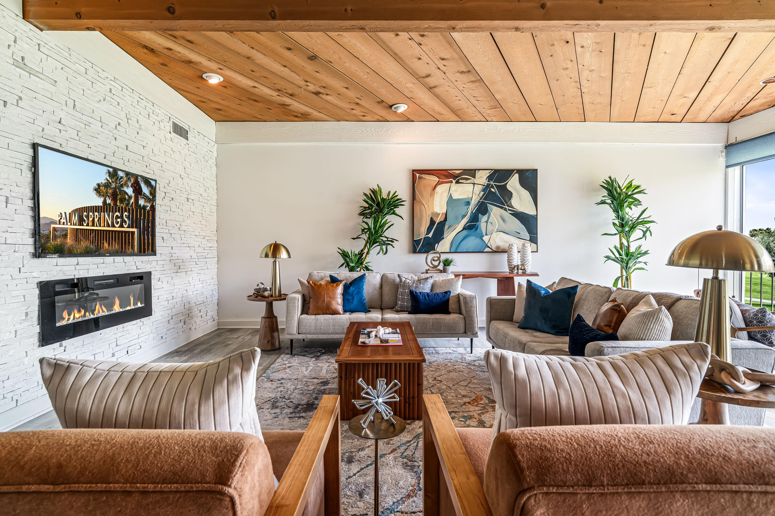 517 Desert Lakes DR