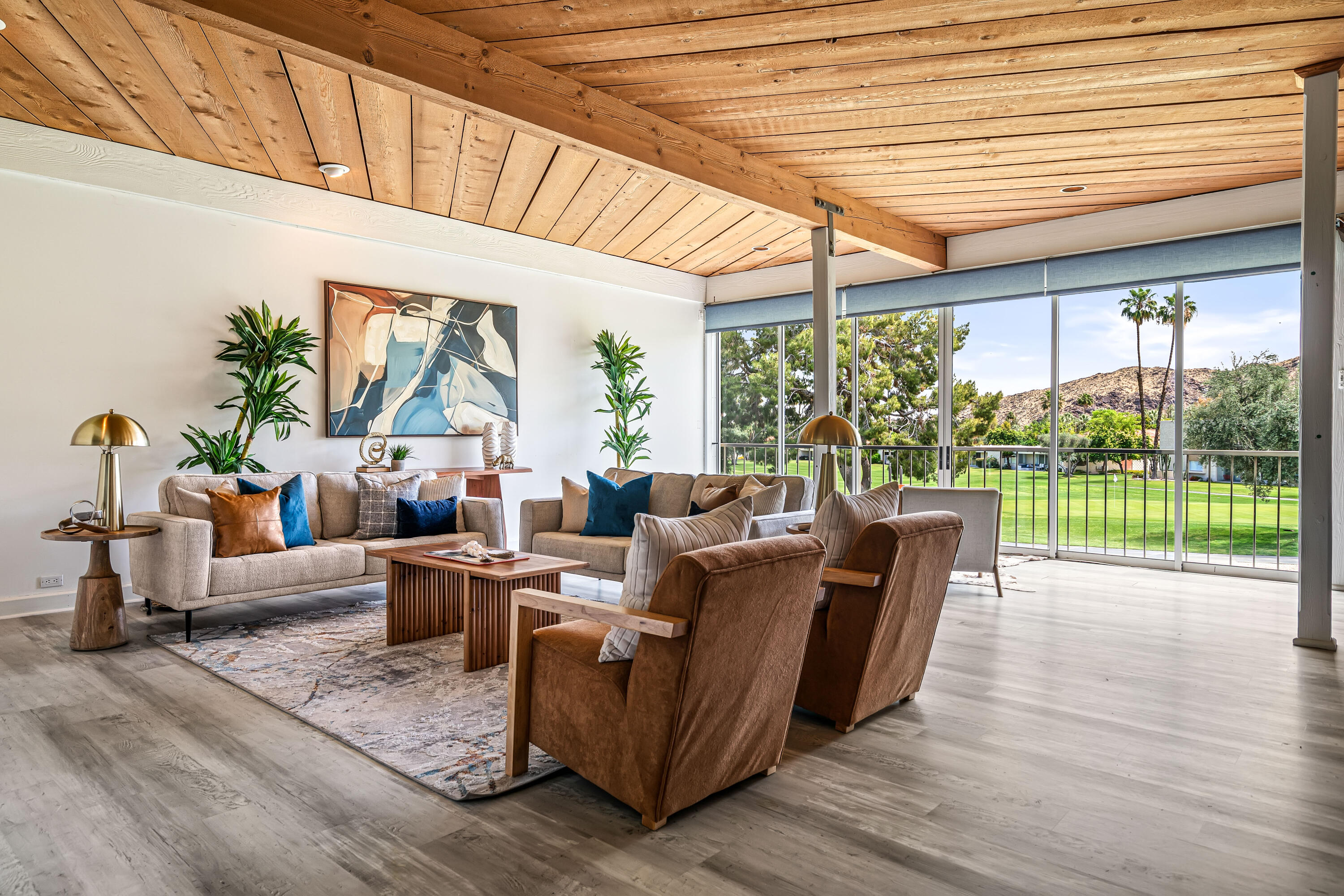 517 Desert Lakes DR