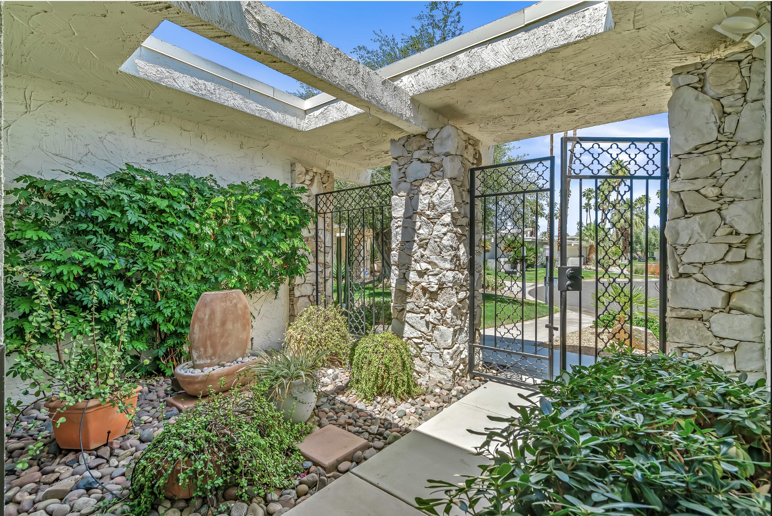 2489 Playa CIR