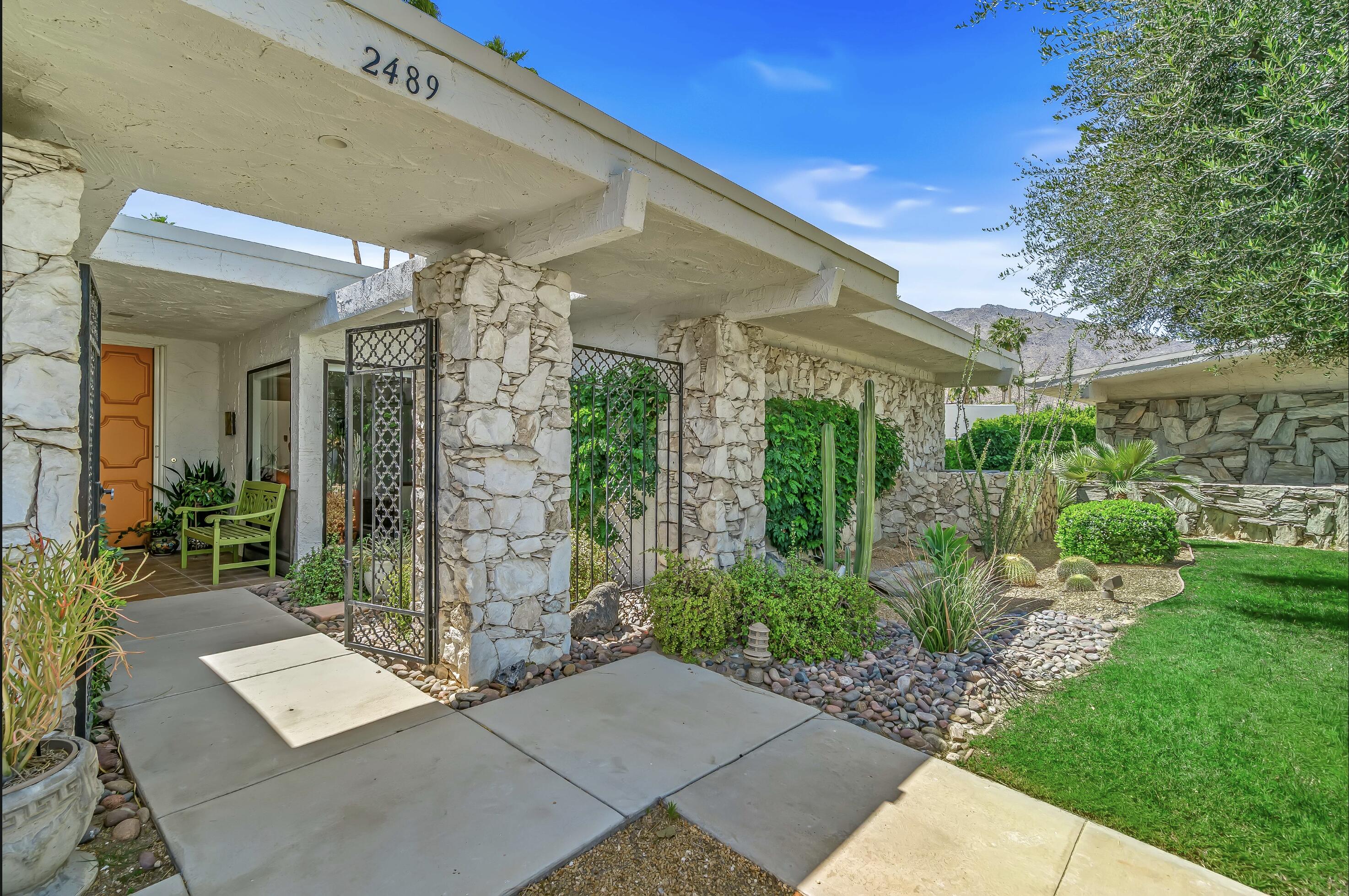 2489 Playa CIR