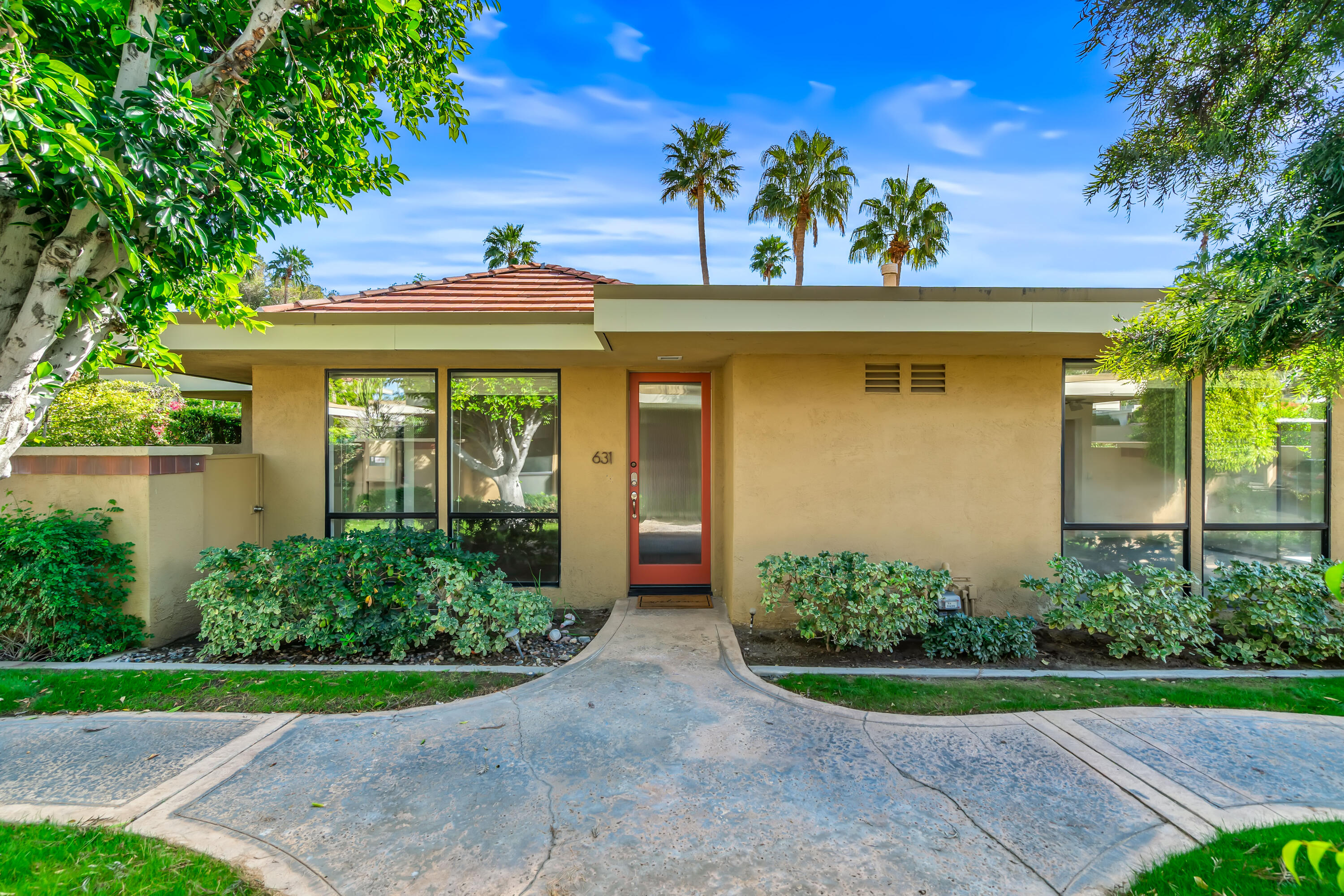 2501 N Indian Canyon DR Unit: 631