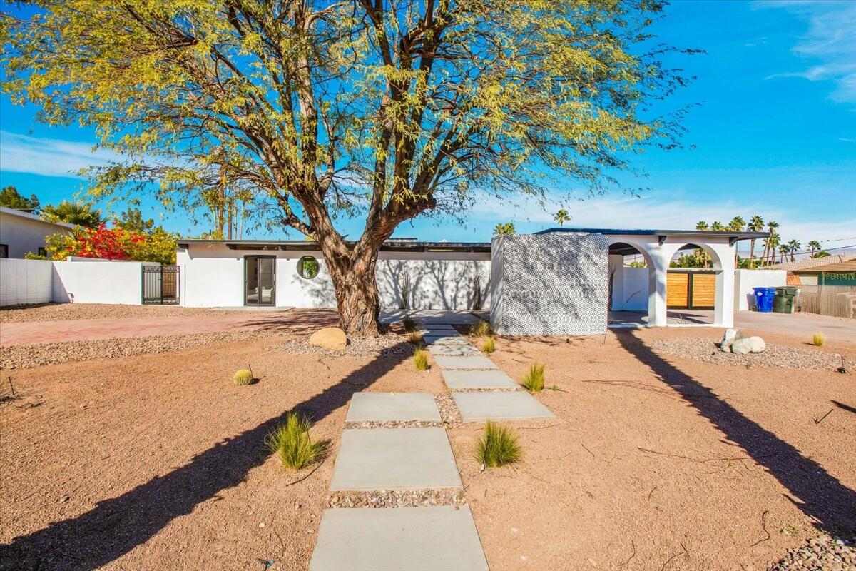 2788 E Via Escuela