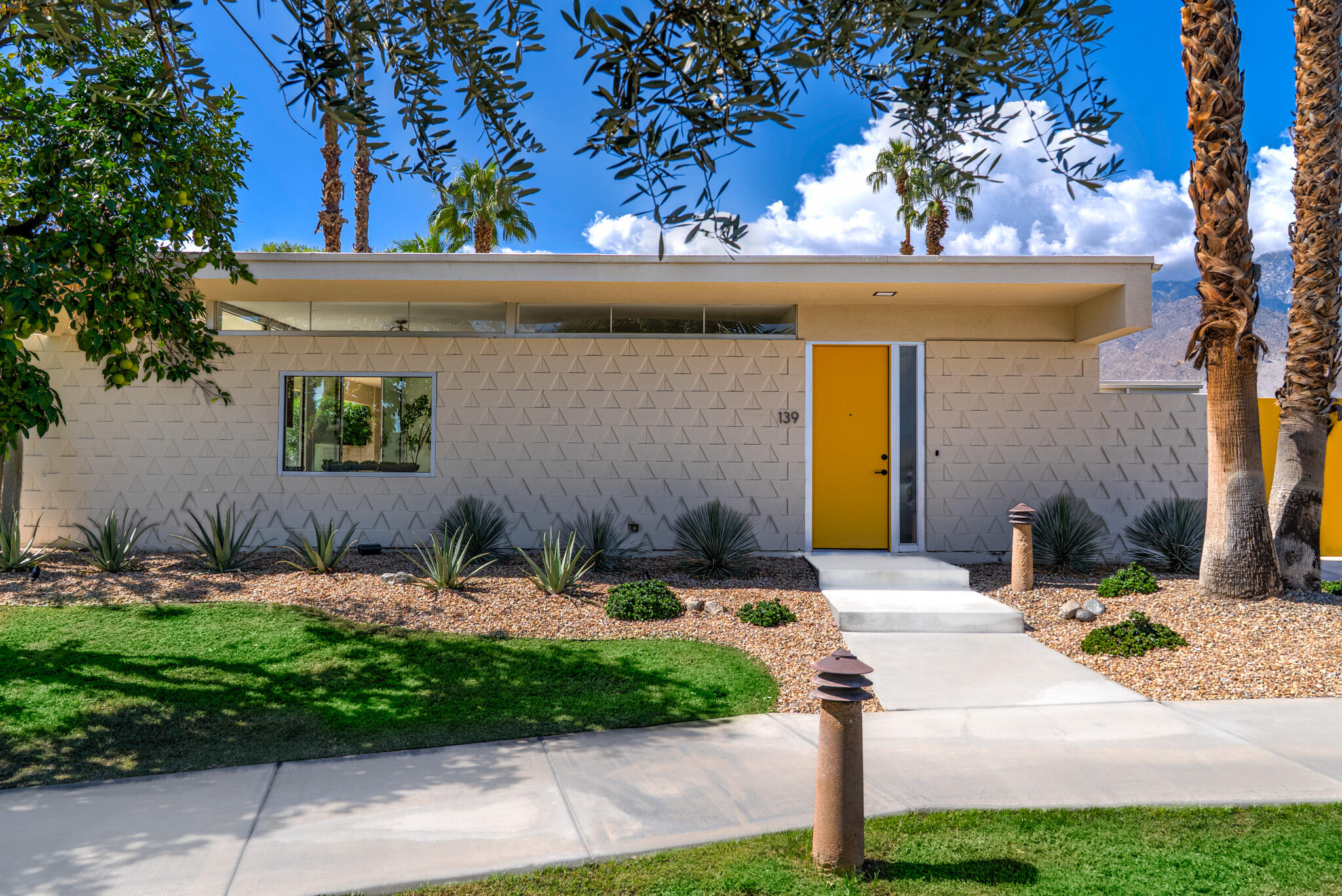 139 Desert Lakes DR