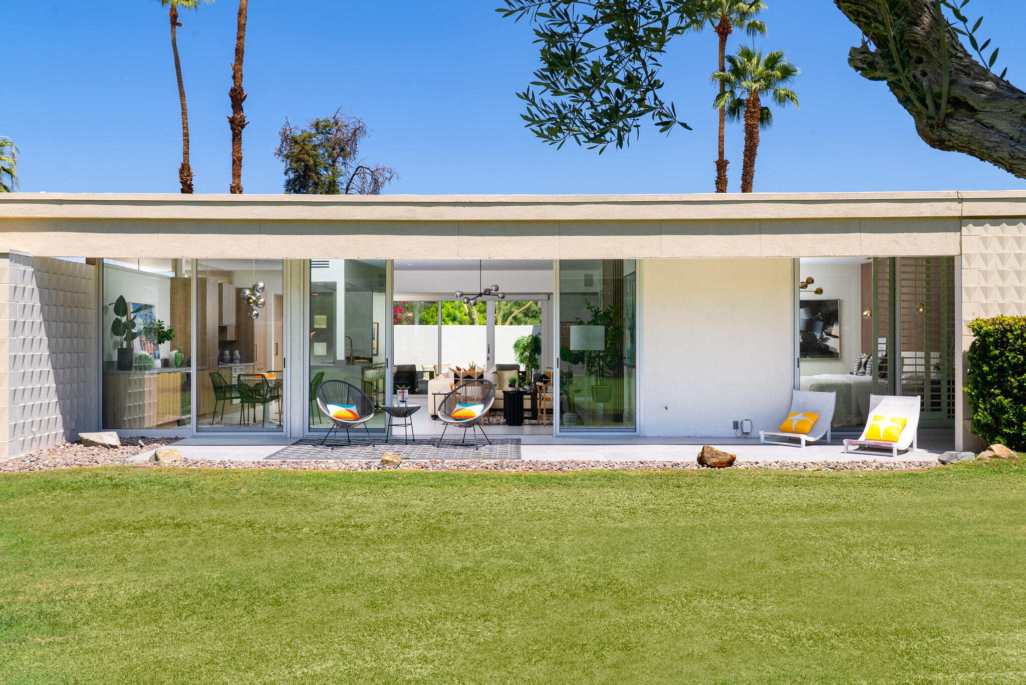 172 Desert Lakes DR