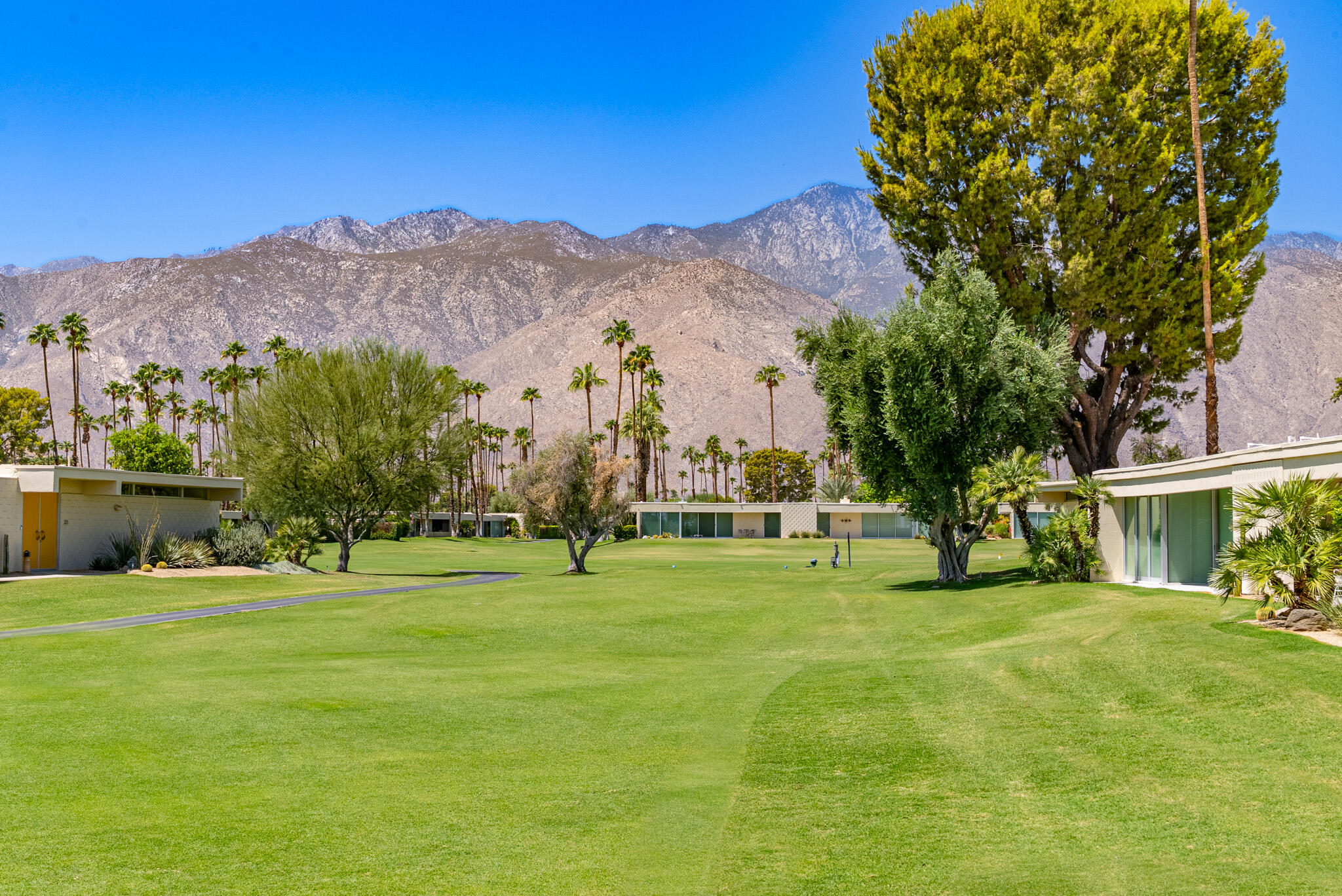 172 Desert Lakes DR