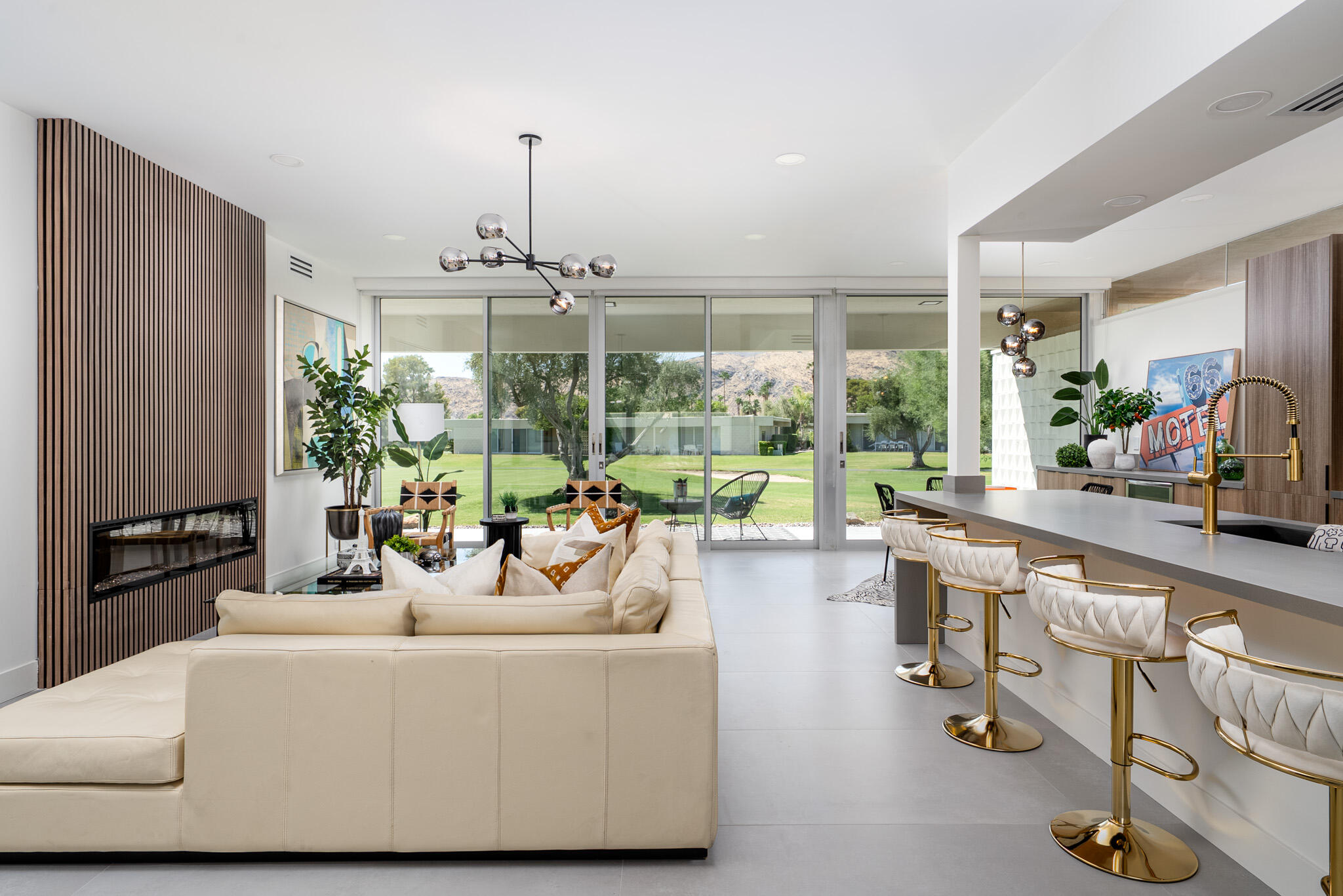 172 Desert Lakes DR