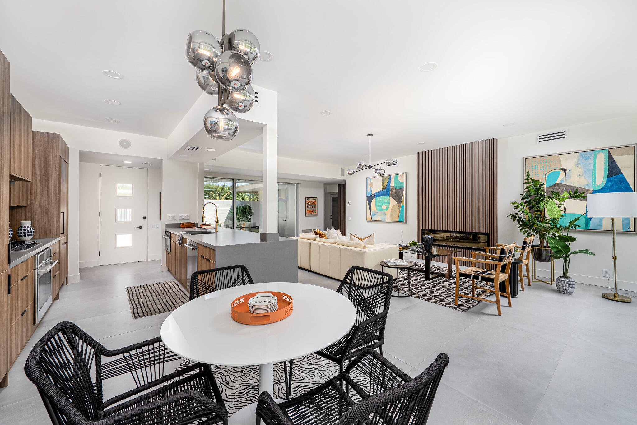 172 Desert Lakes DR