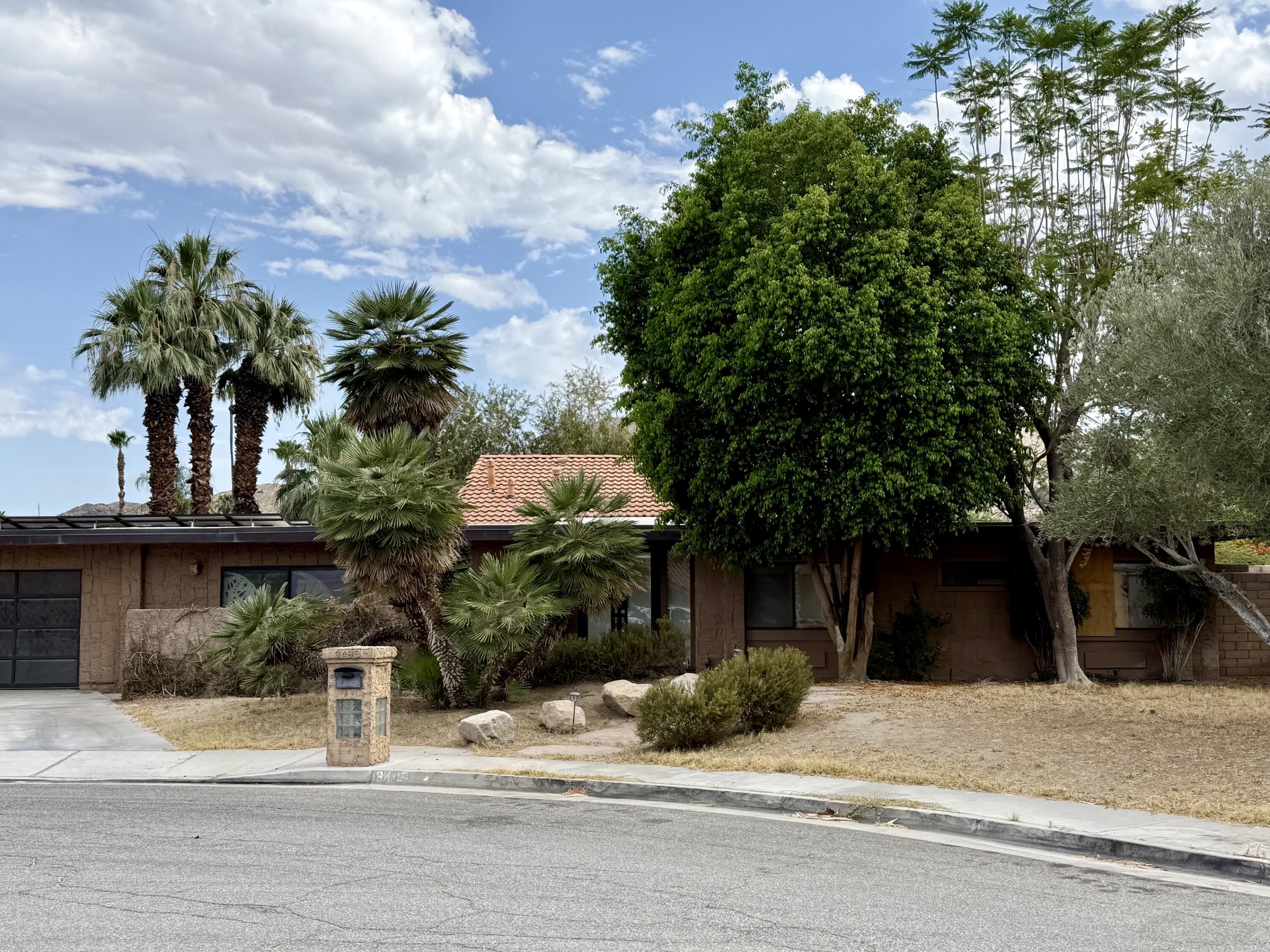 3495 E Loma Vista CIR