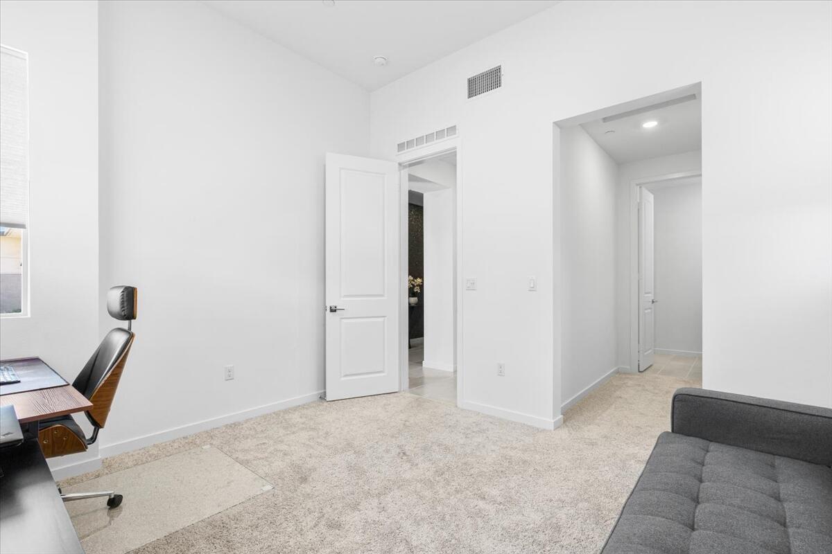 211 Mustang LN